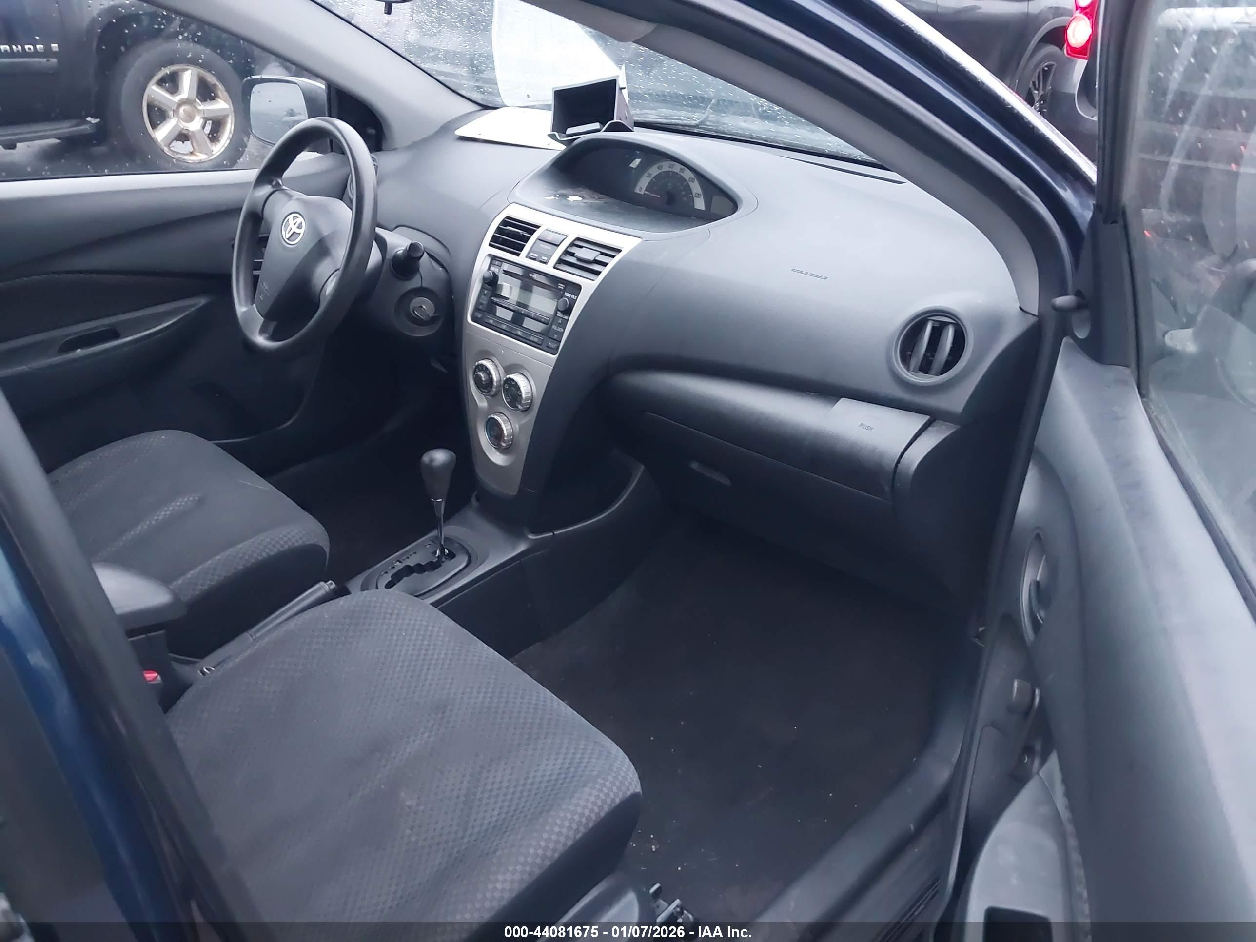 TOYOTA YARIS image 5
