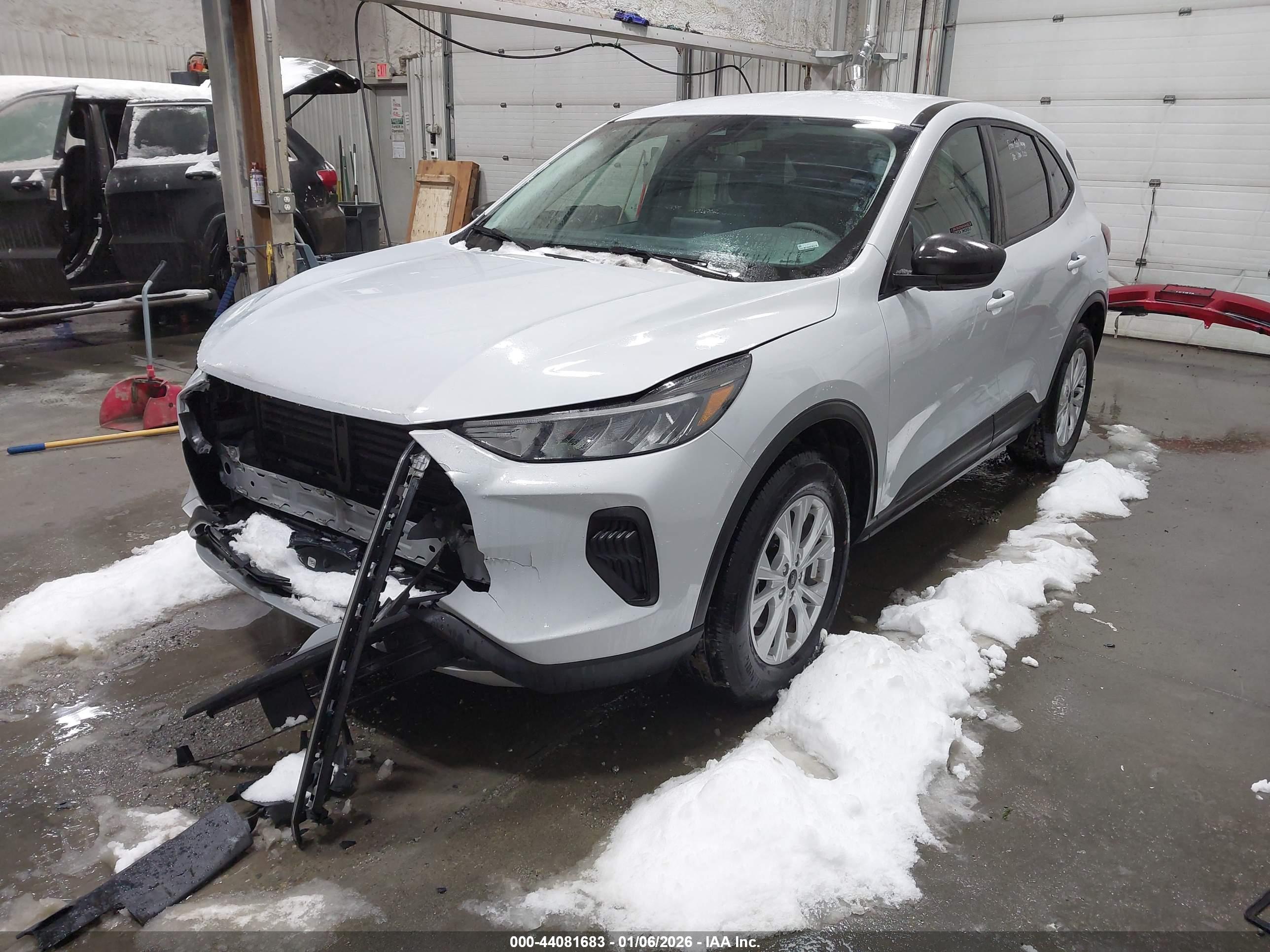 FORD ESCAPE image 2