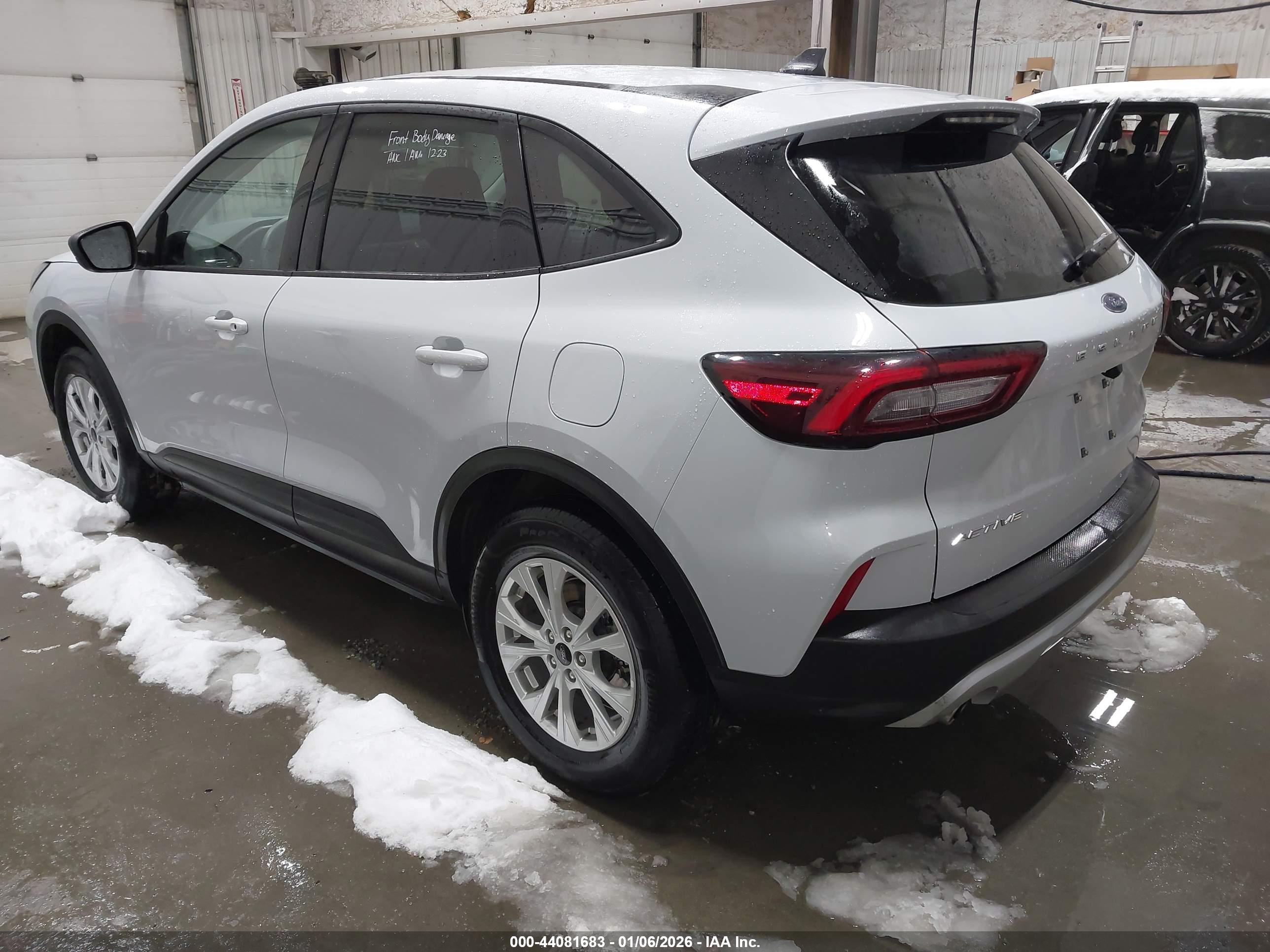 FORD ESCAPE image 3