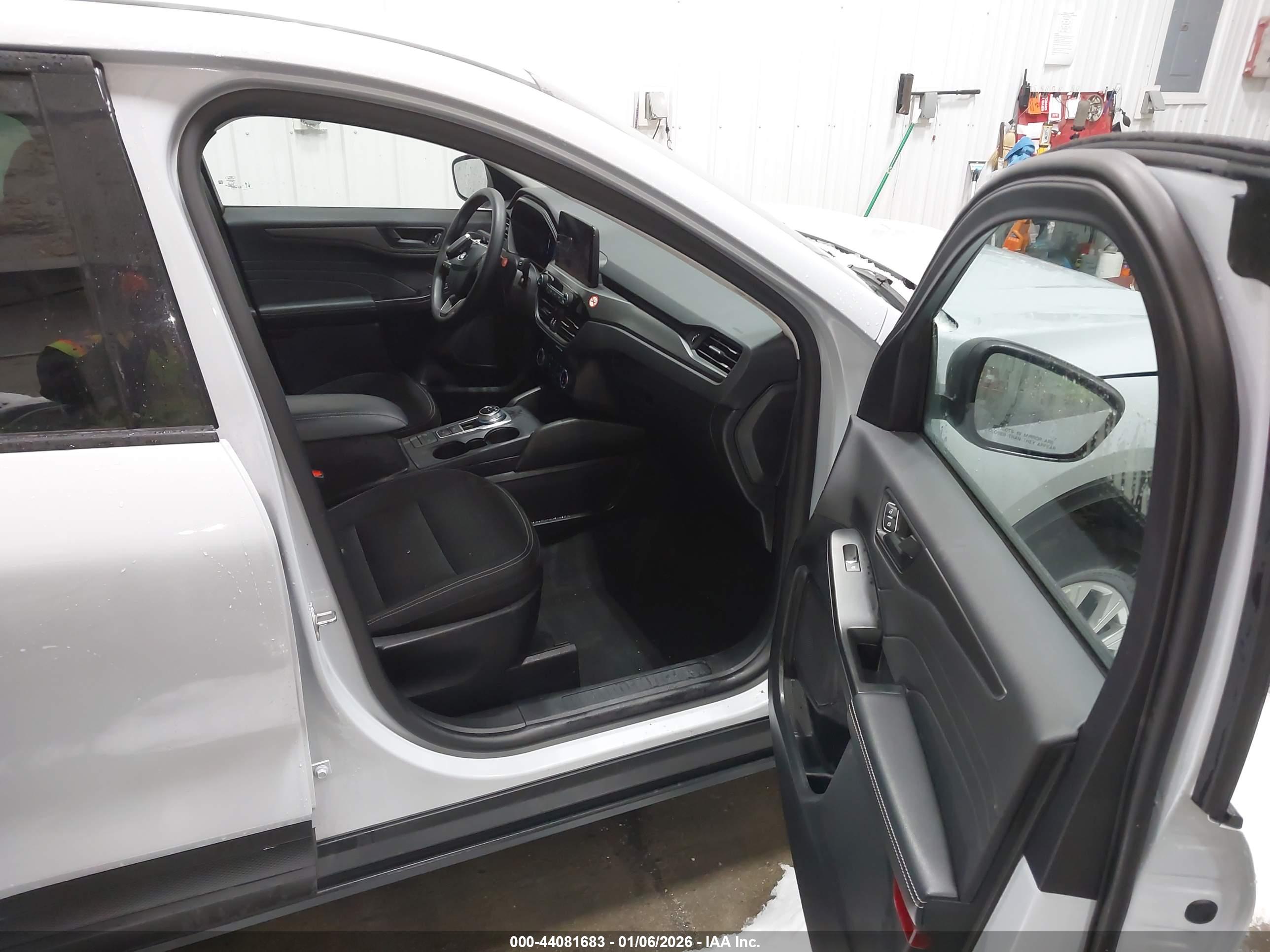 FORD ESCAPE image 5