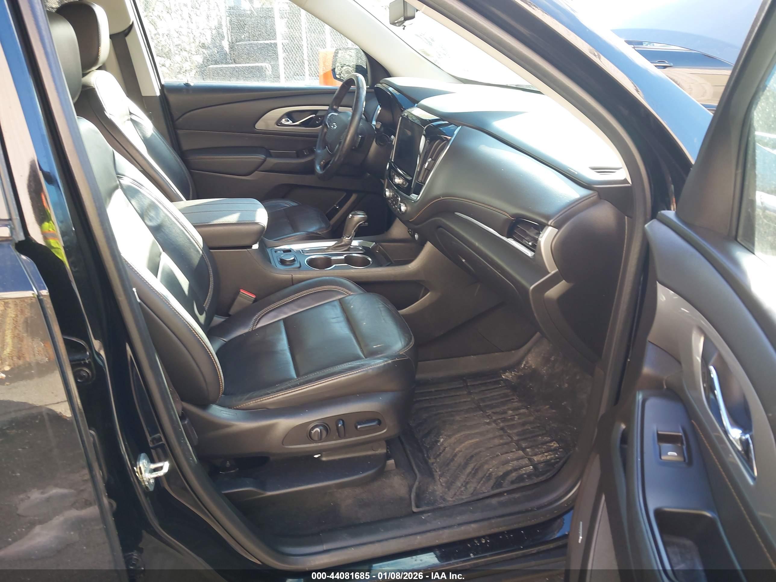 CHEVROLET TRAVERSE image 5
