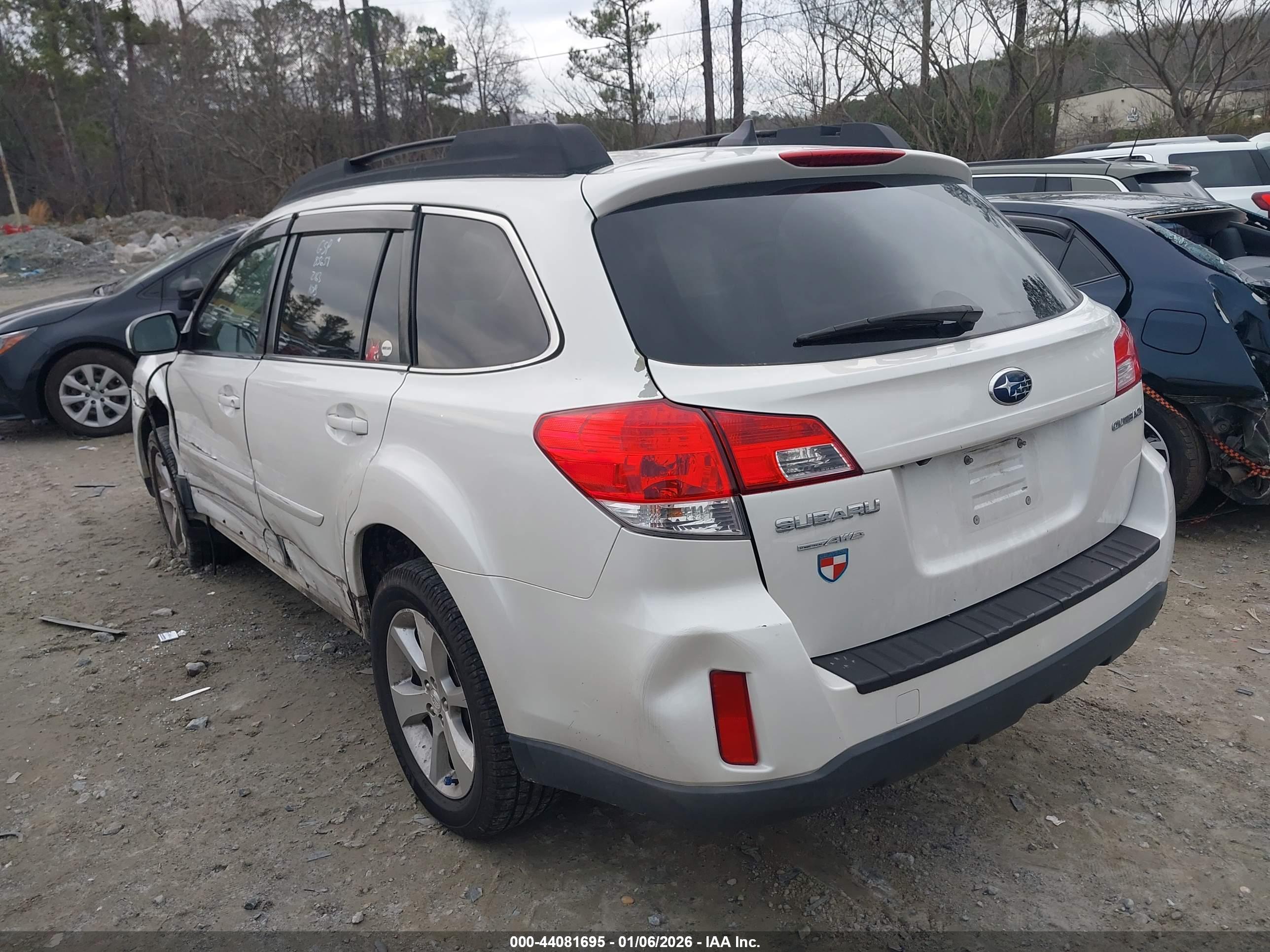 SUBARU OUTBACK image 3