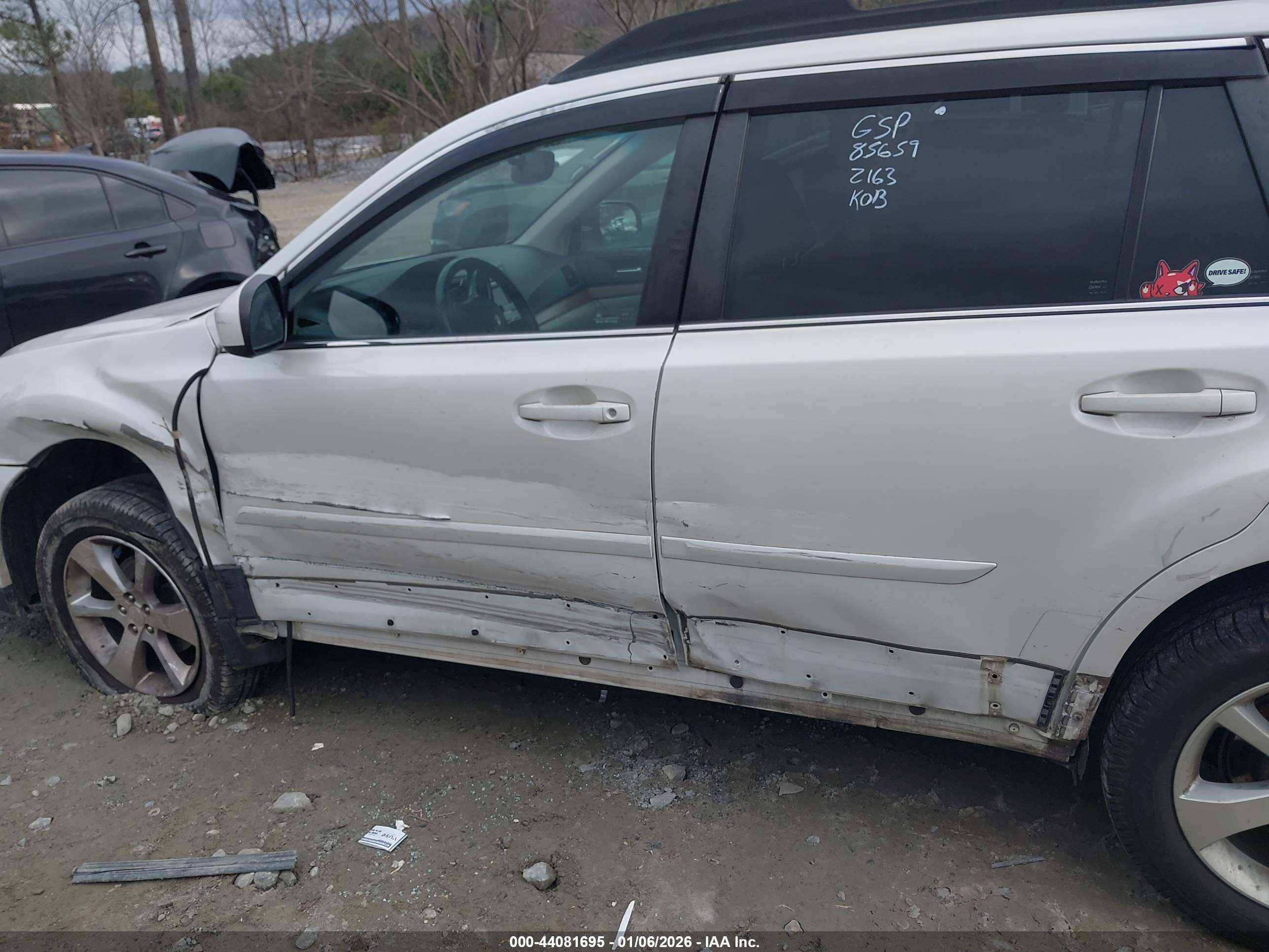 SUBARU OUTBACK image 6