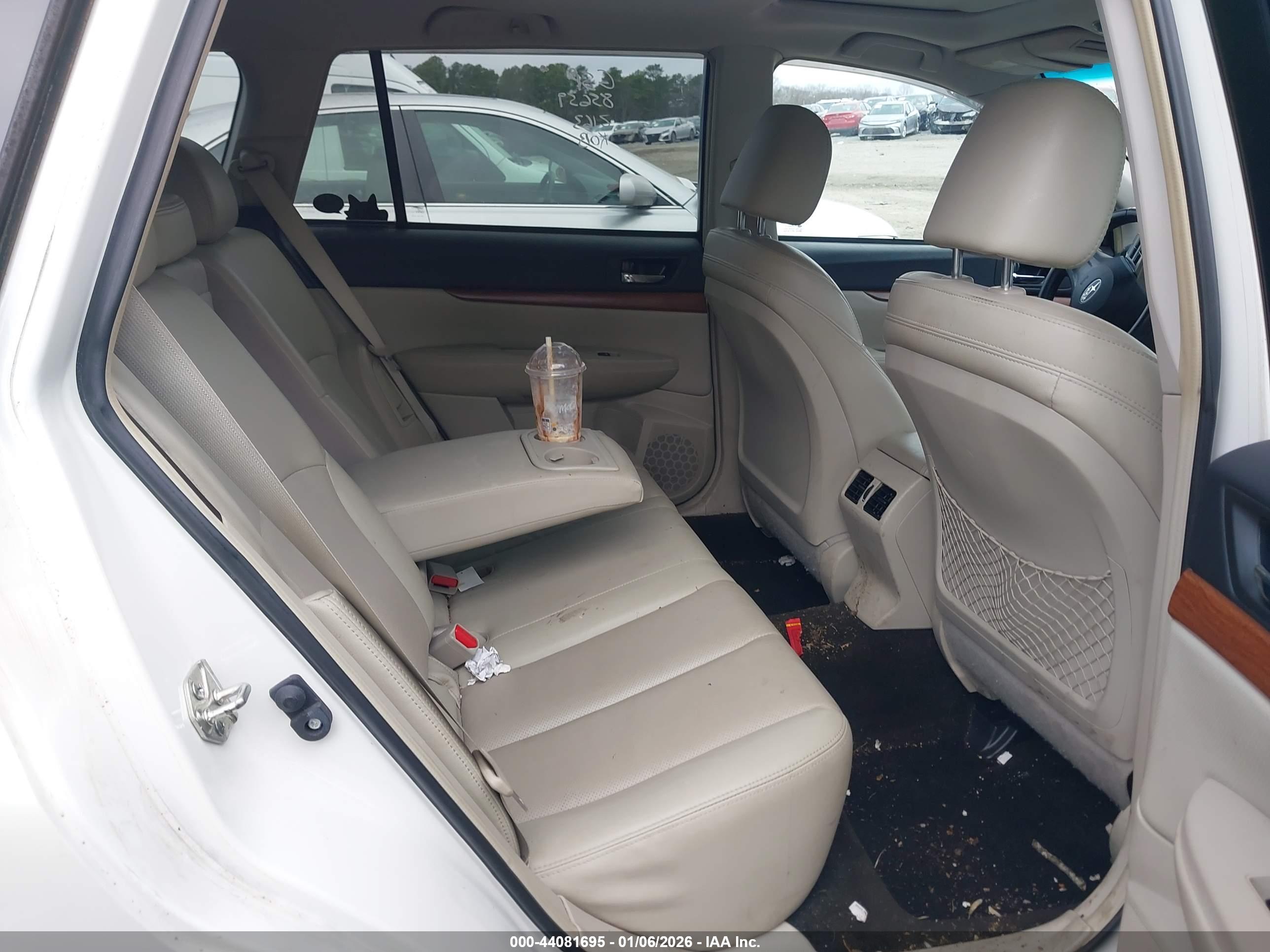 SUBARU OUTBACK image 8