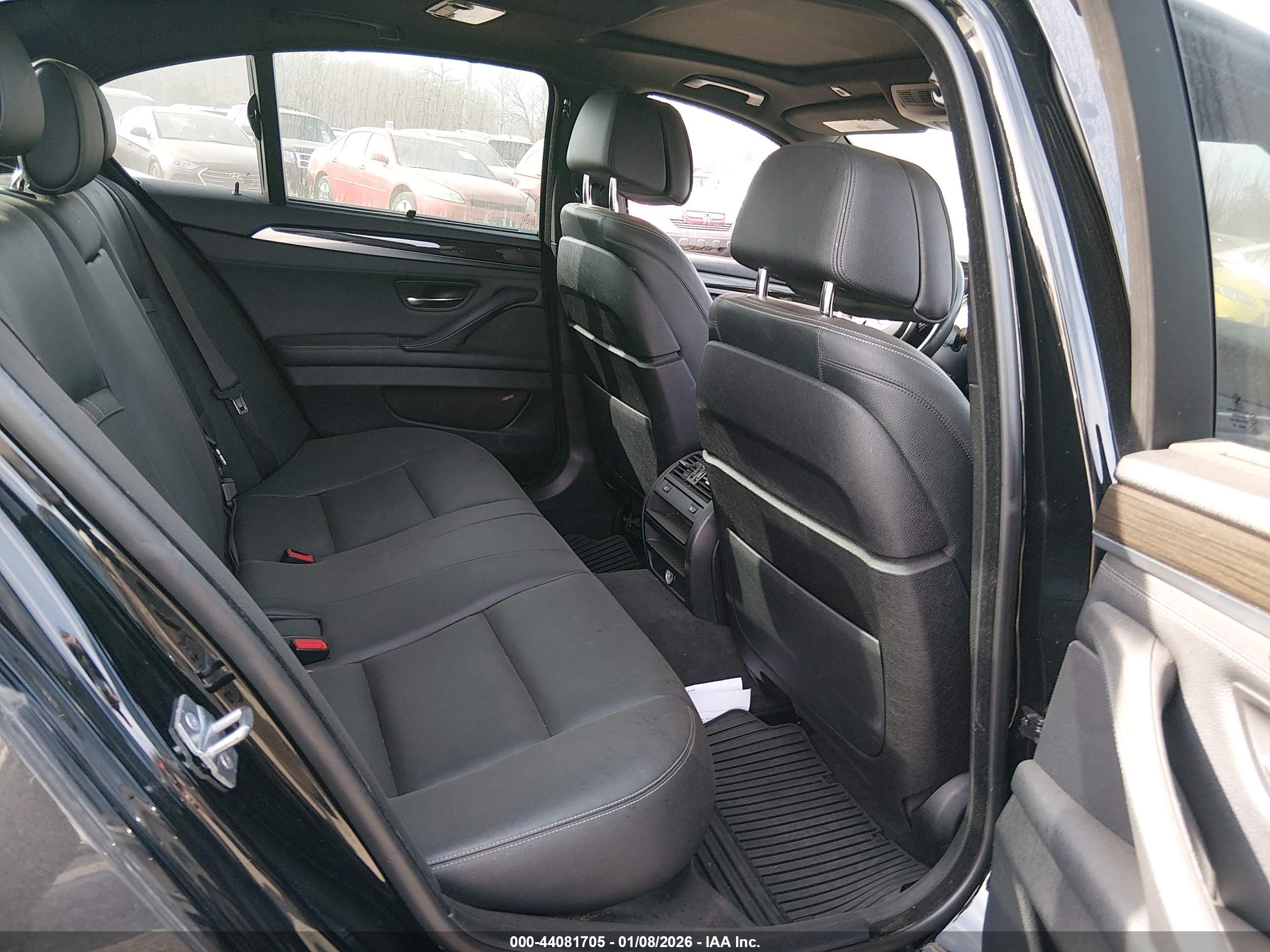 BMW 550I image 8
