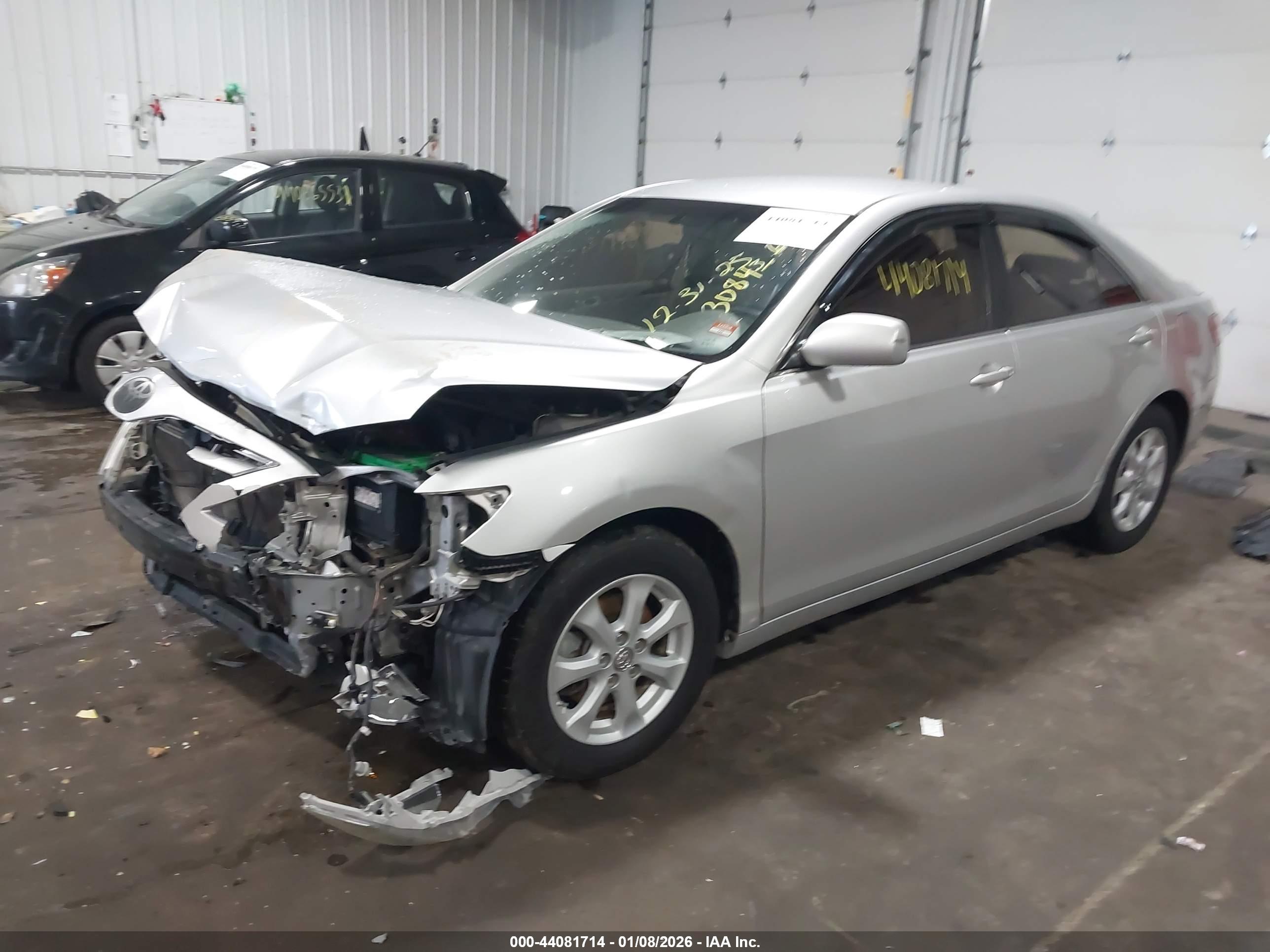 TOYOTA CAMRY image 2