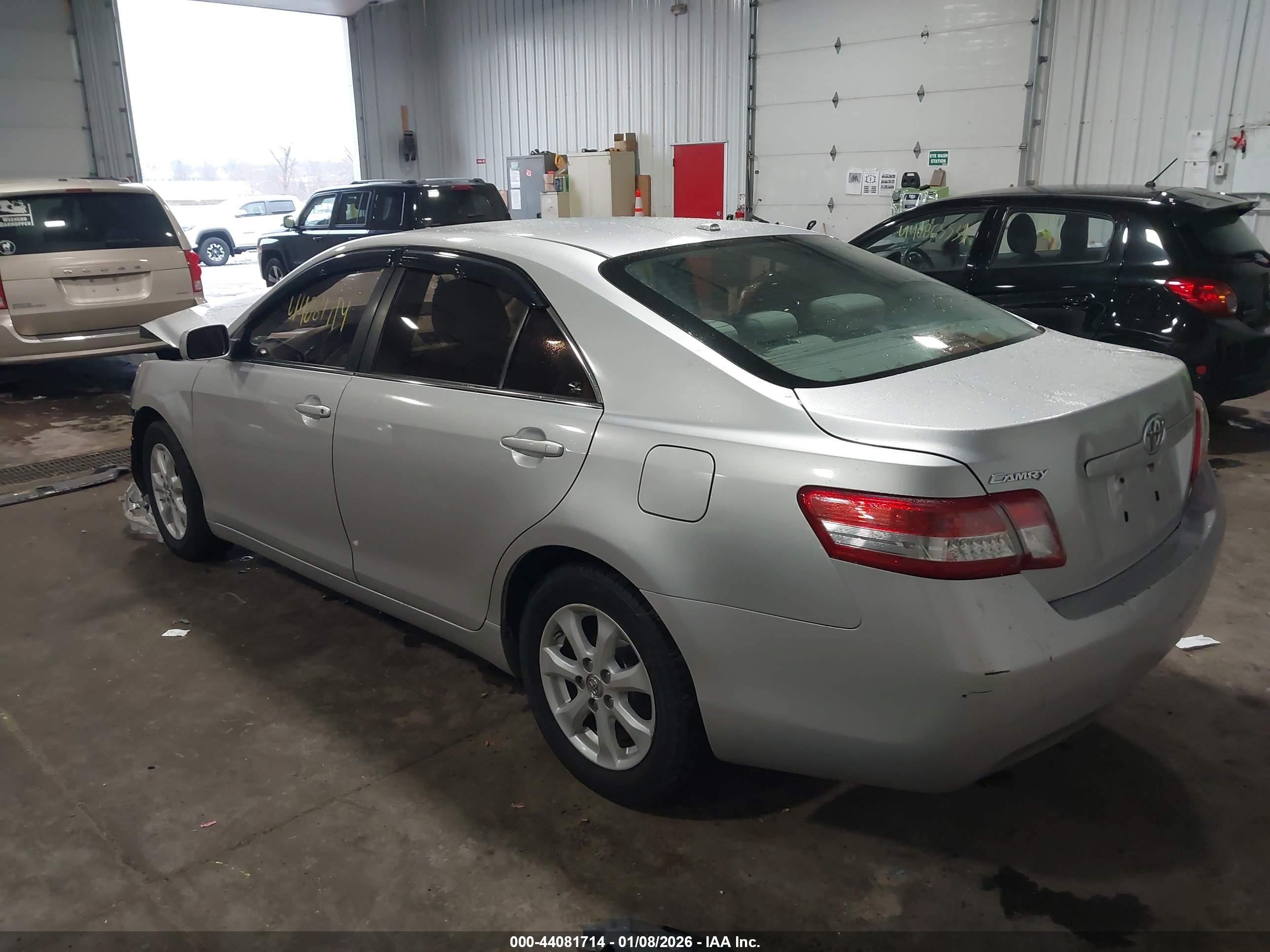 TOYOTA CAMRY image 3