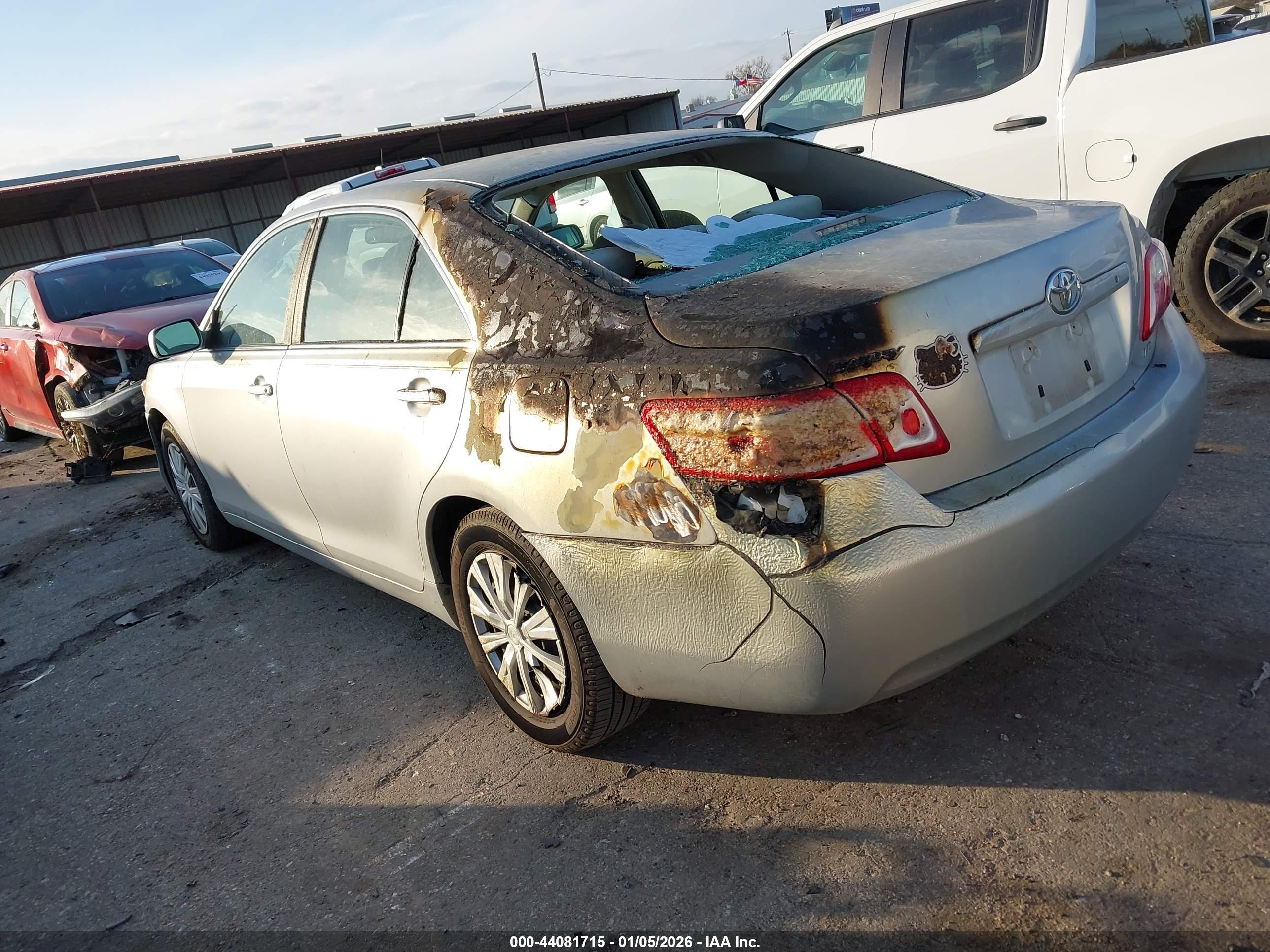 TOYOTA CAMRY image 3