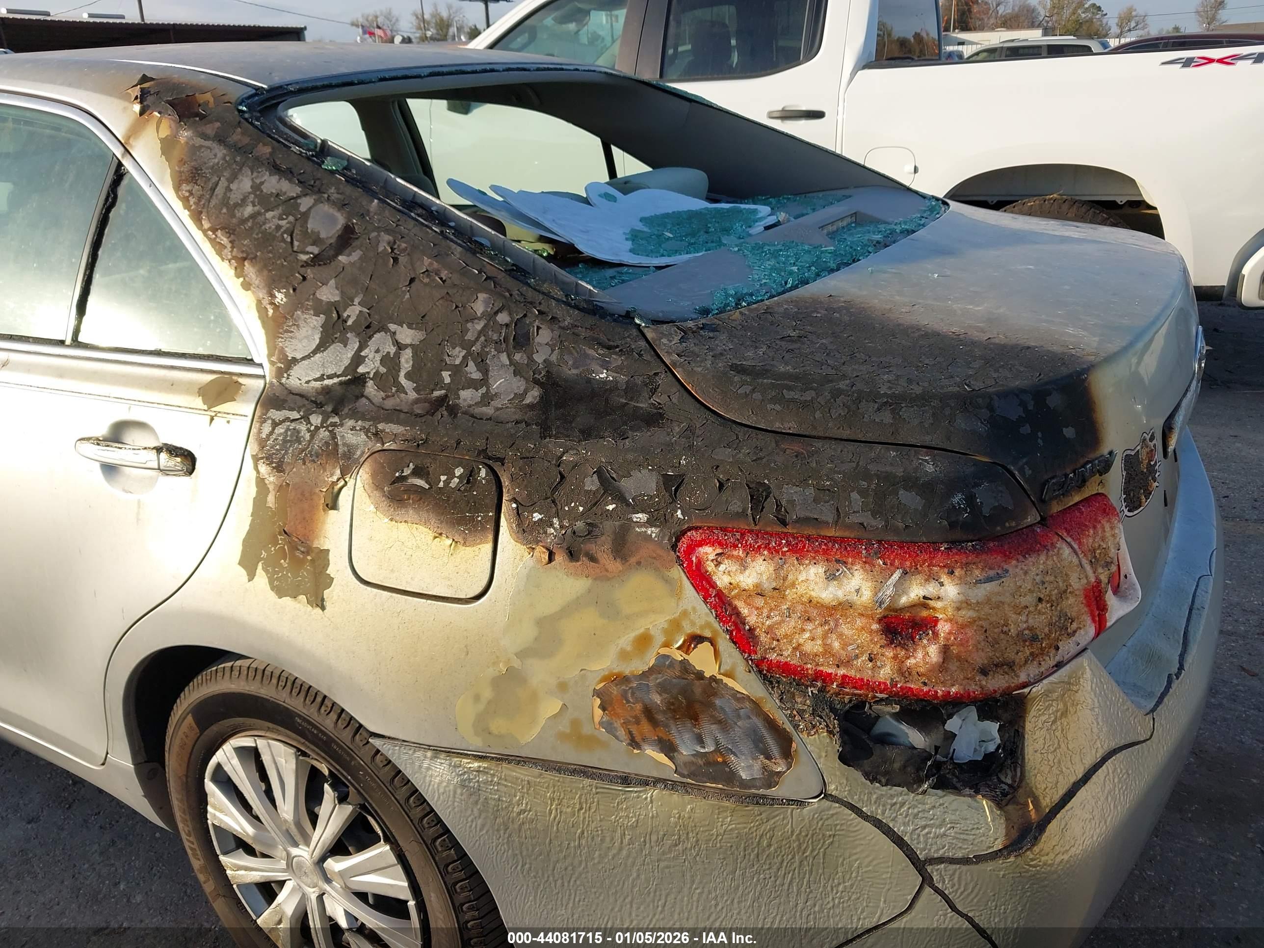 TOYOTA CAMRY image 6