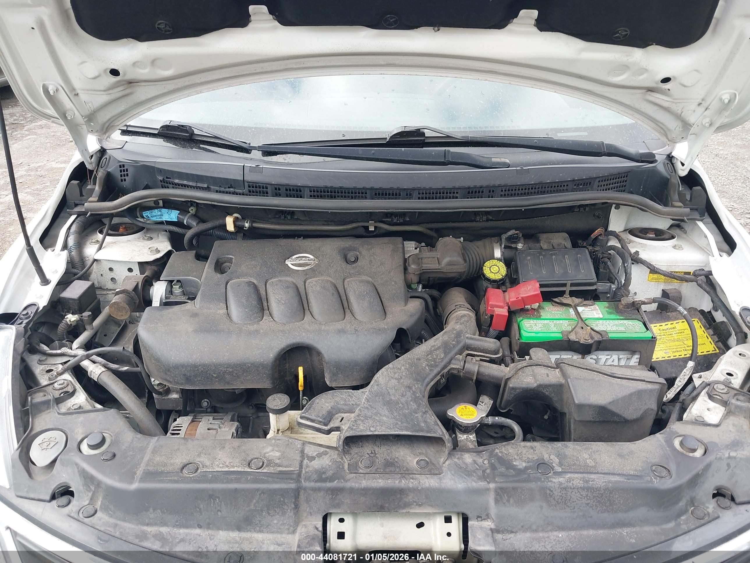 NISSAN VERSA image 10