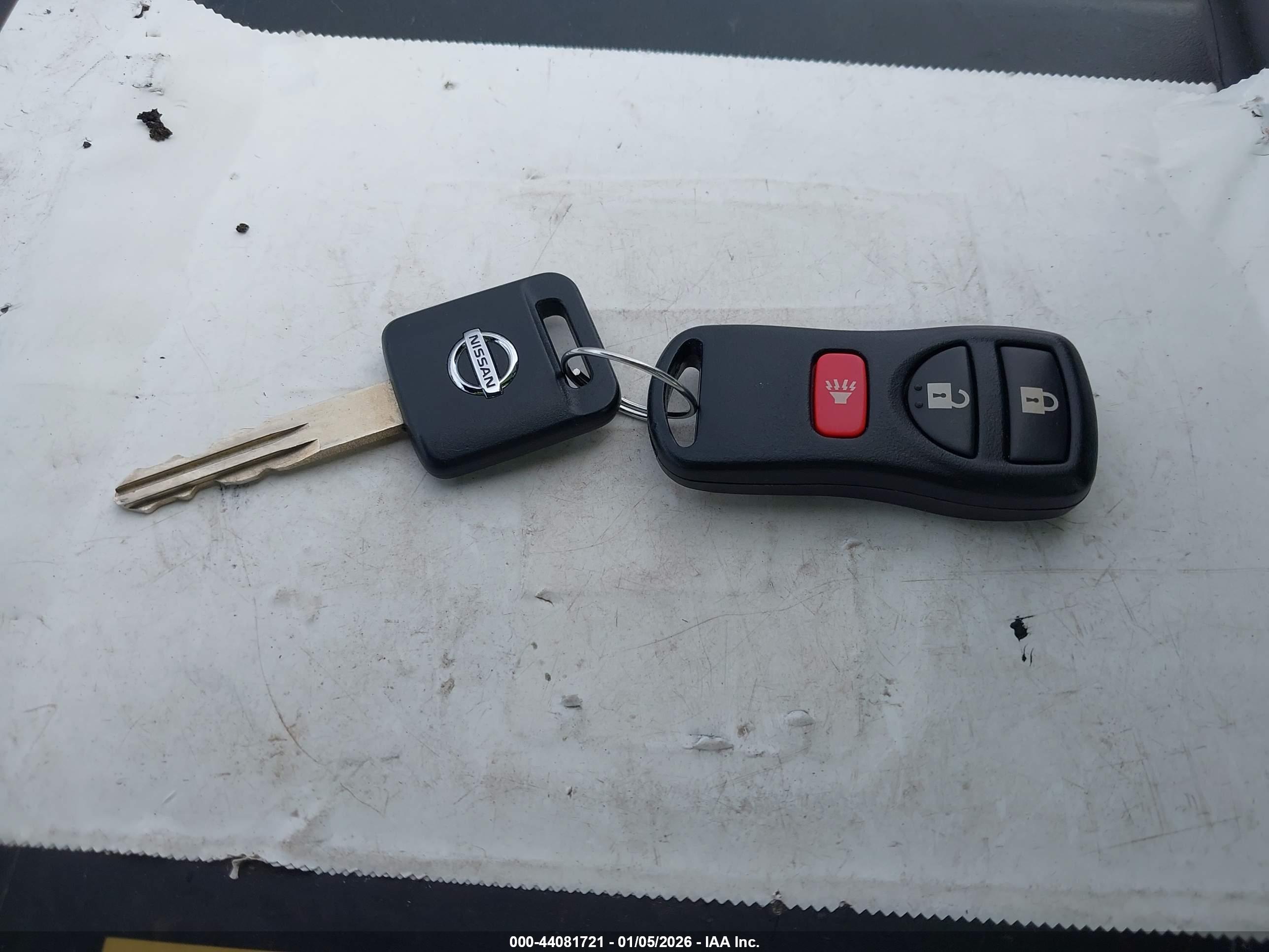 NISSAN VERSA image 11