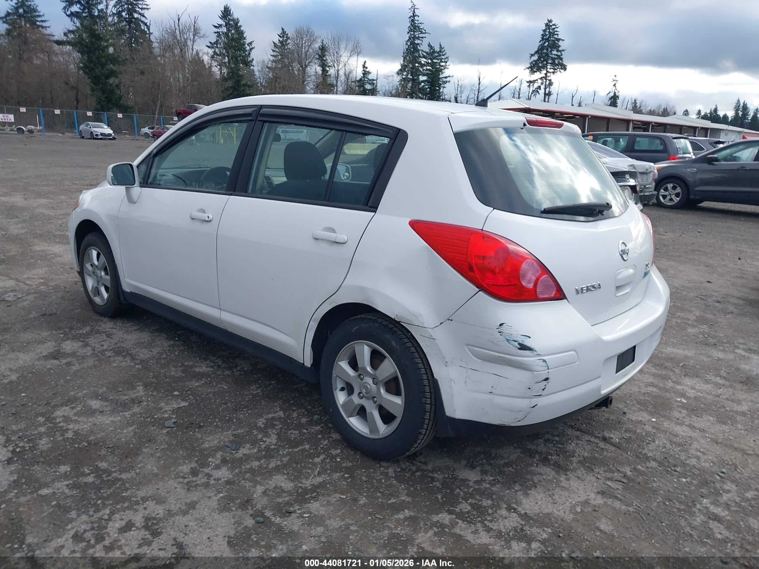 NISSAN VERSA image 3