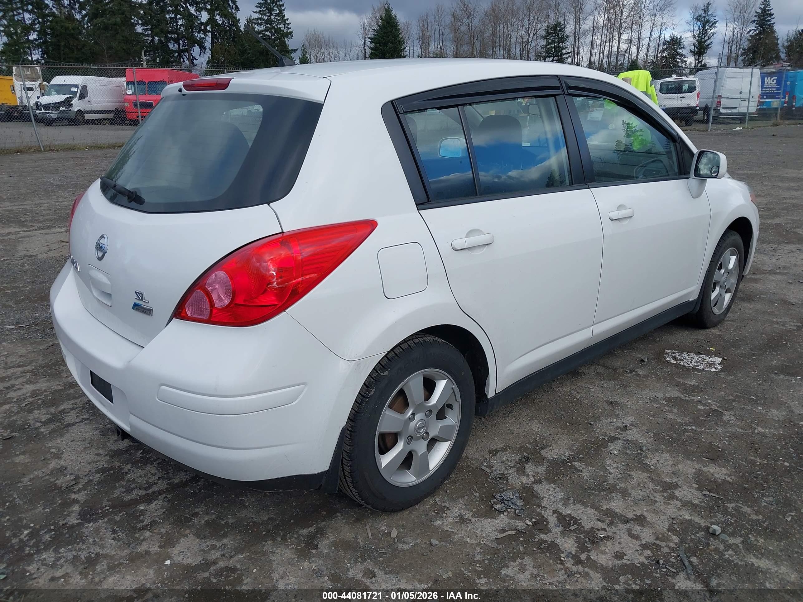 NISSAN VERSA image 4