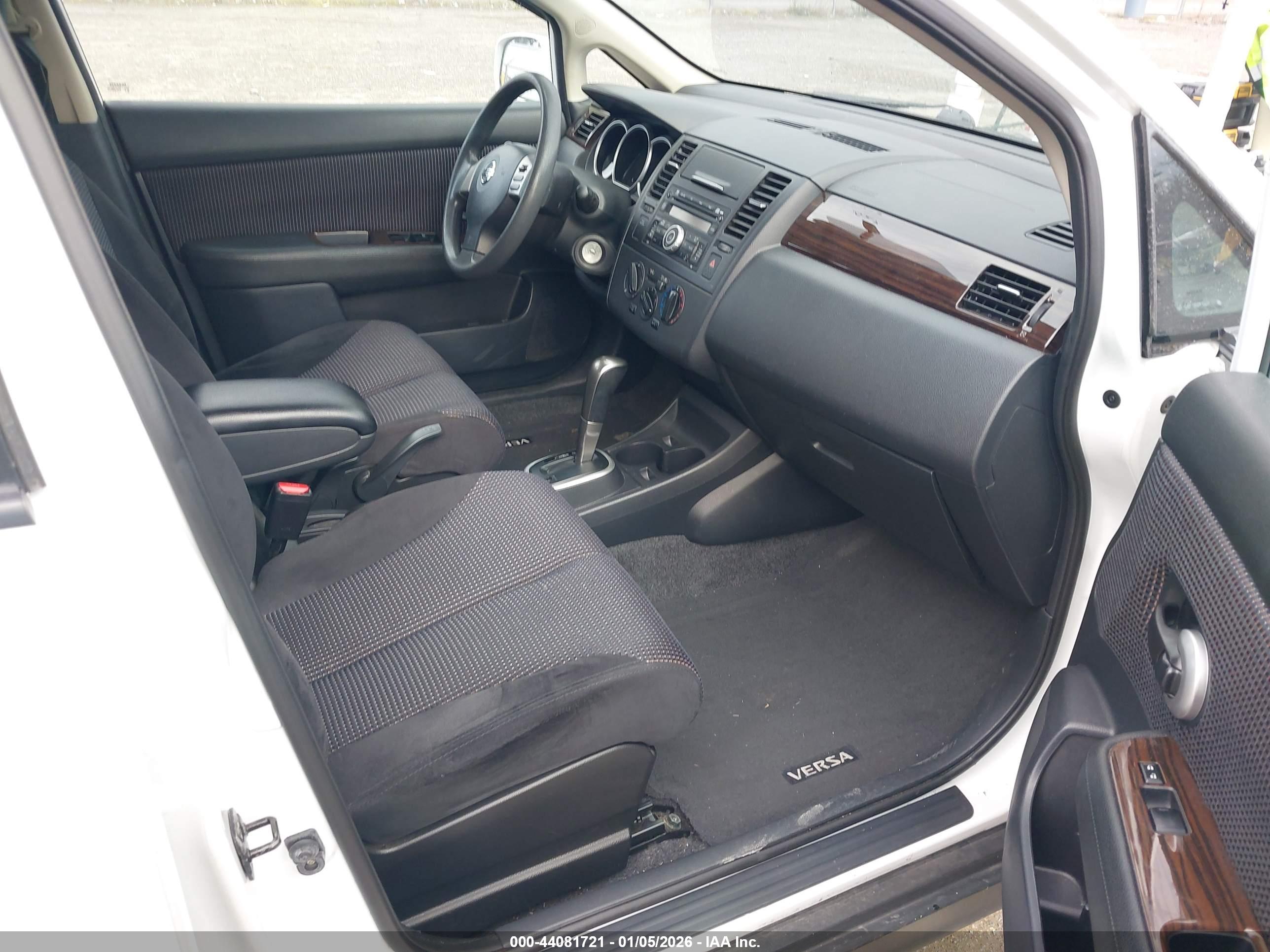 NISSAN VERSA image 5