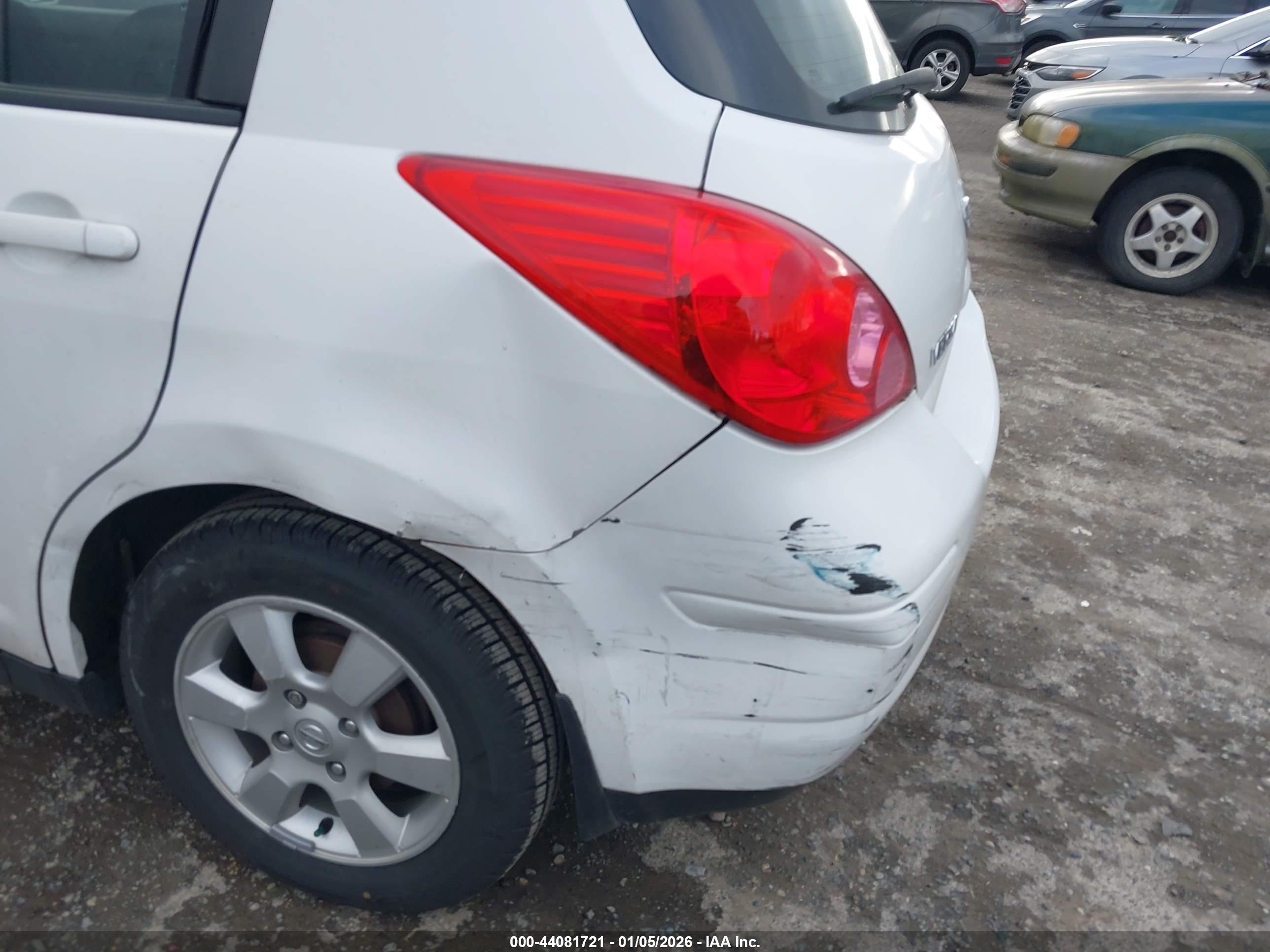 NISSAN VERSA image 6