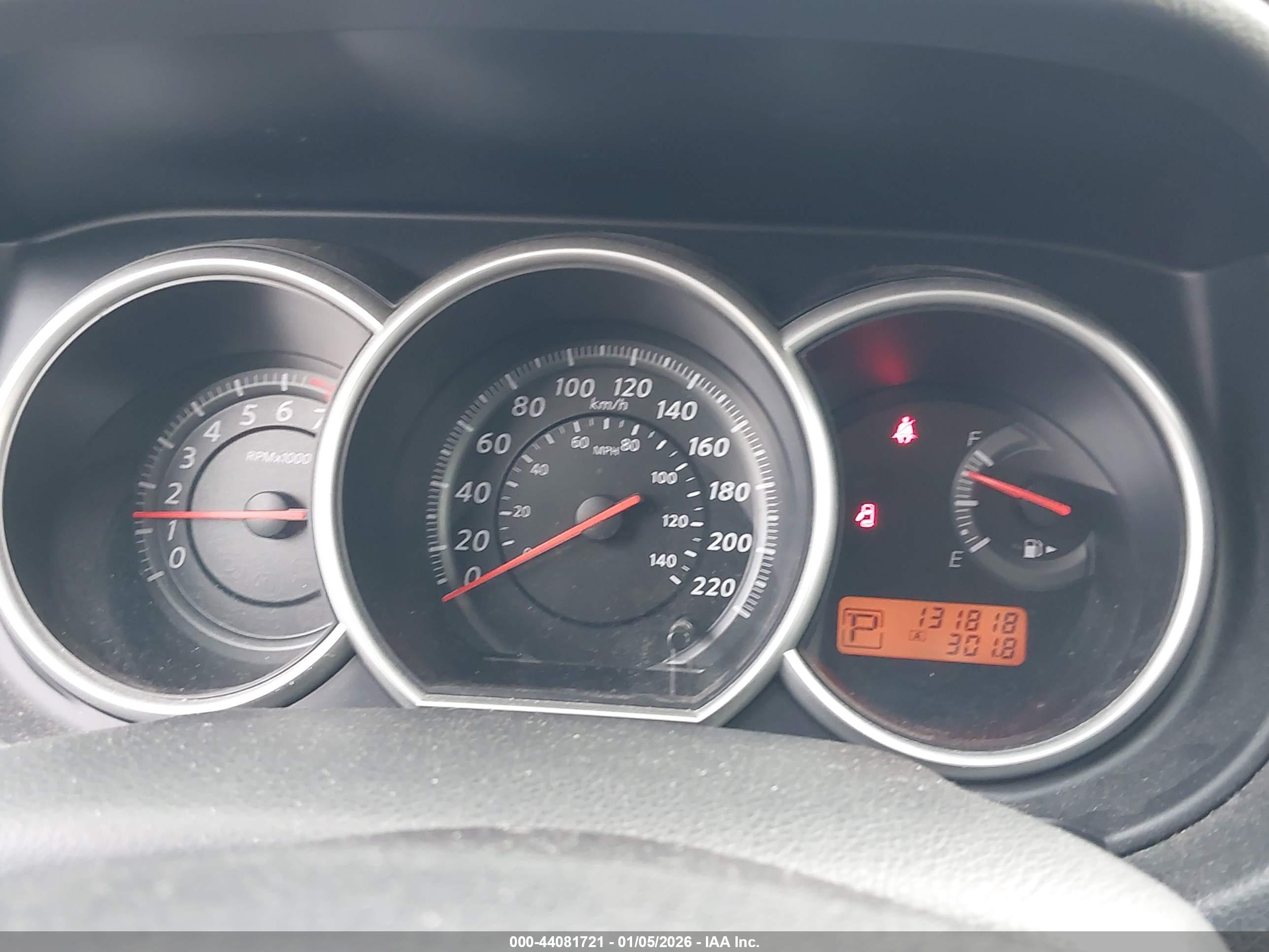 NISSAN VERSA image 7