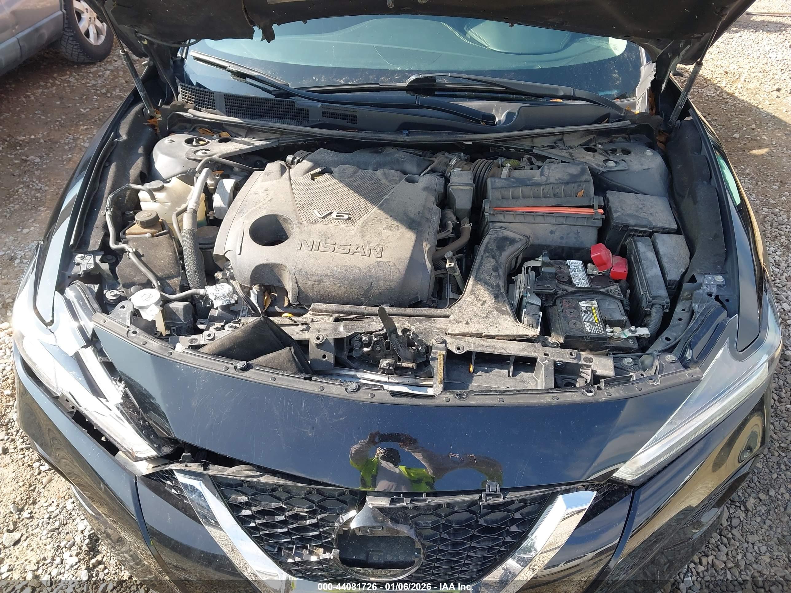 NISSAN MAXIMA image 10