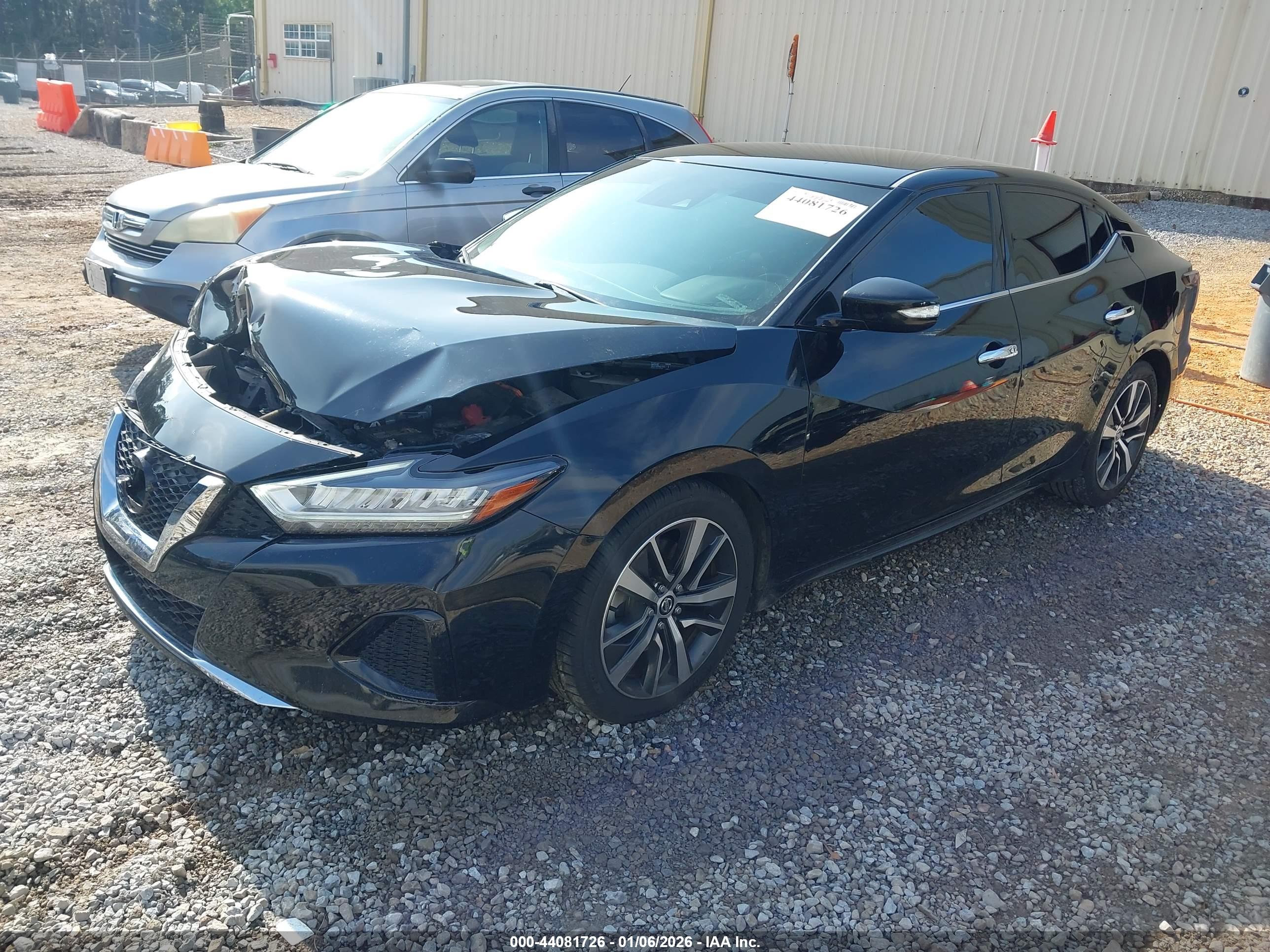 NISSAN MAXIMA image 2