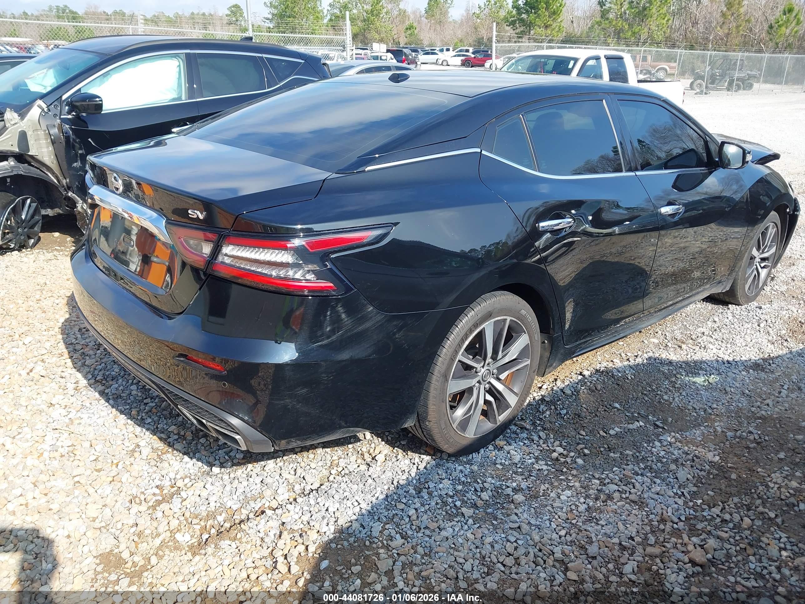 NISSAN MAXIMA image 4