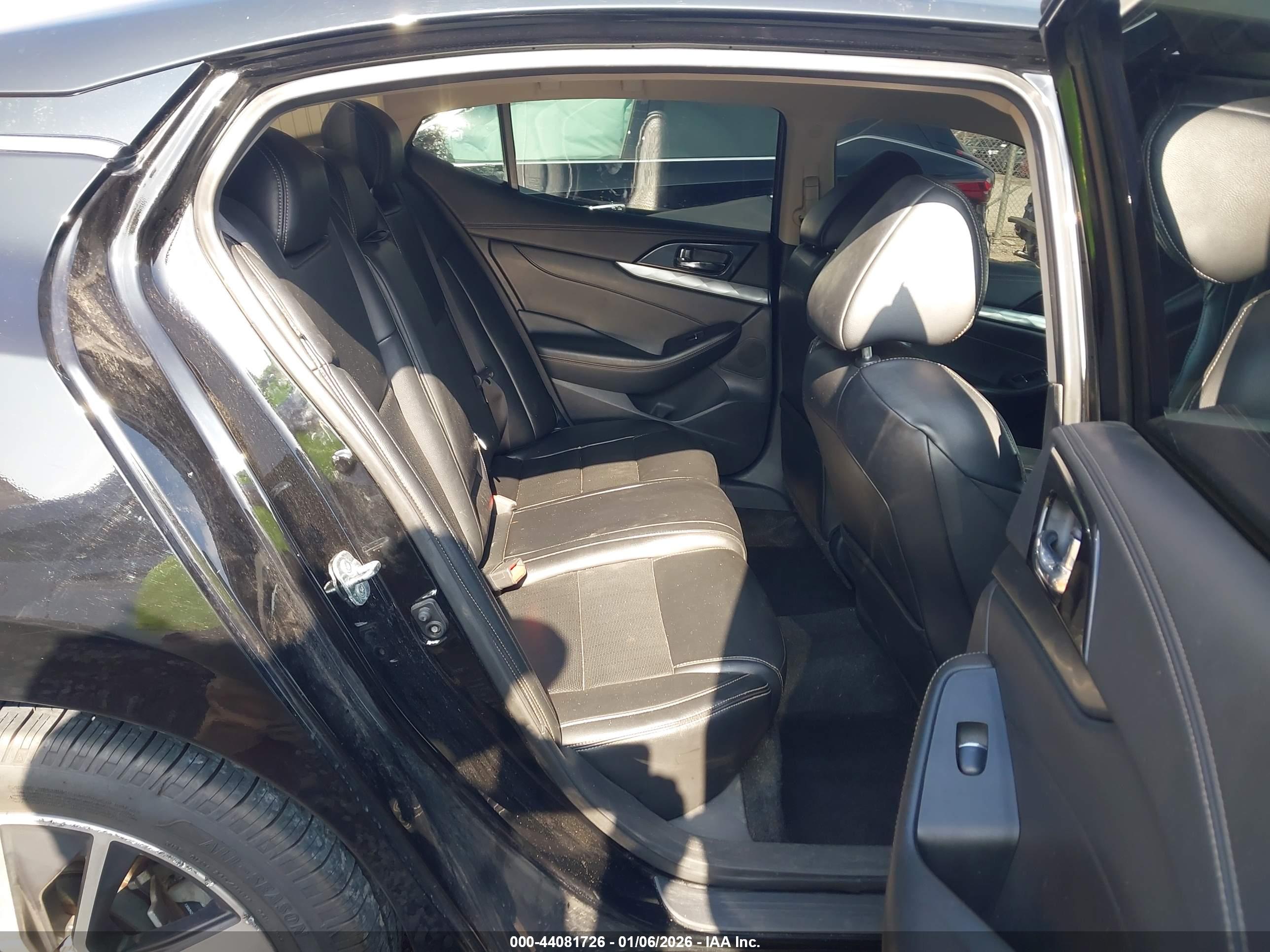 NISSAN MAXIMA image 8