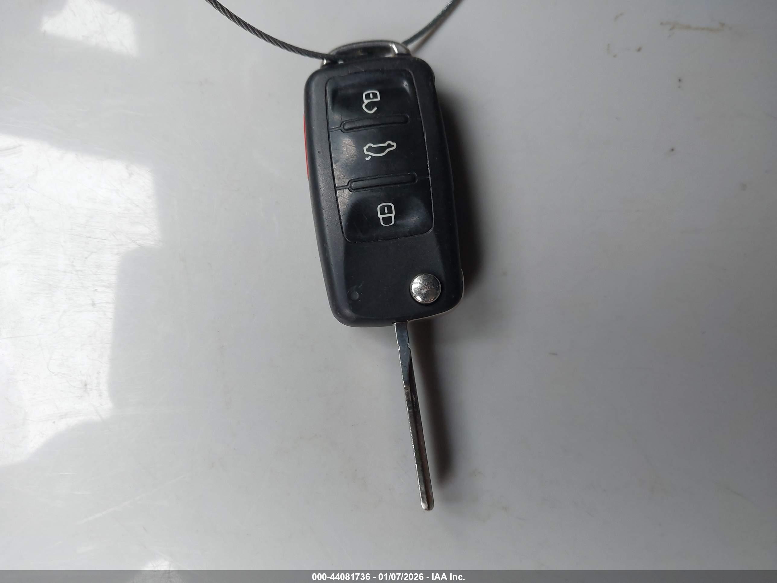 VOLKSWAGEN BEETLE image 11