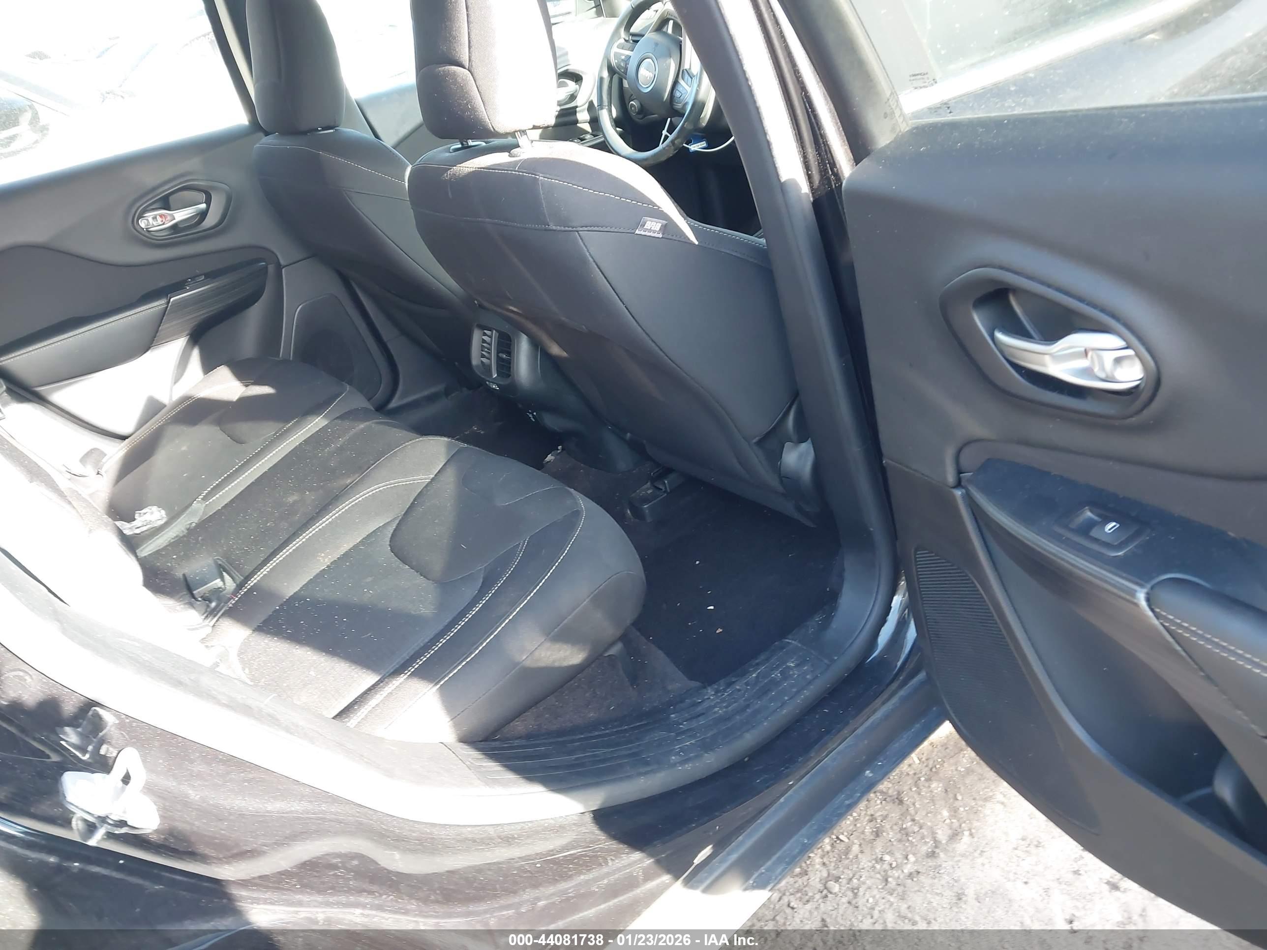 JEEP CHEROKEE image 8