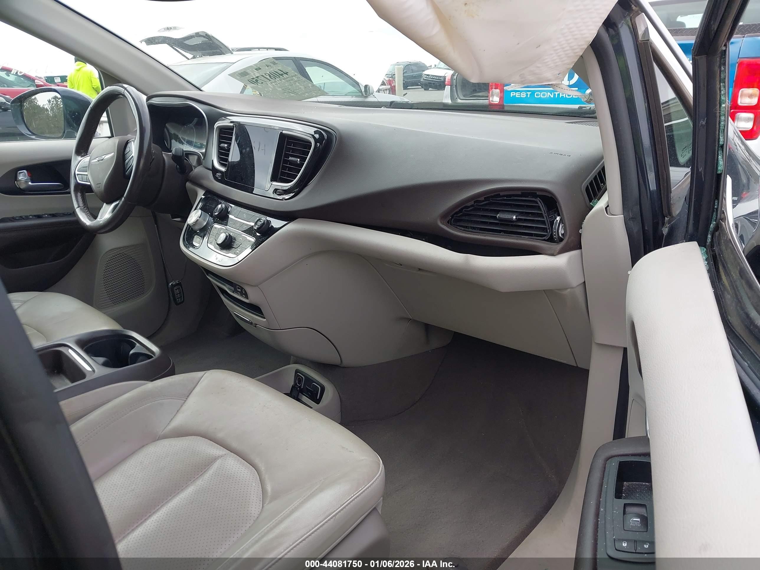 CHRYSLER PACIFICA image 5