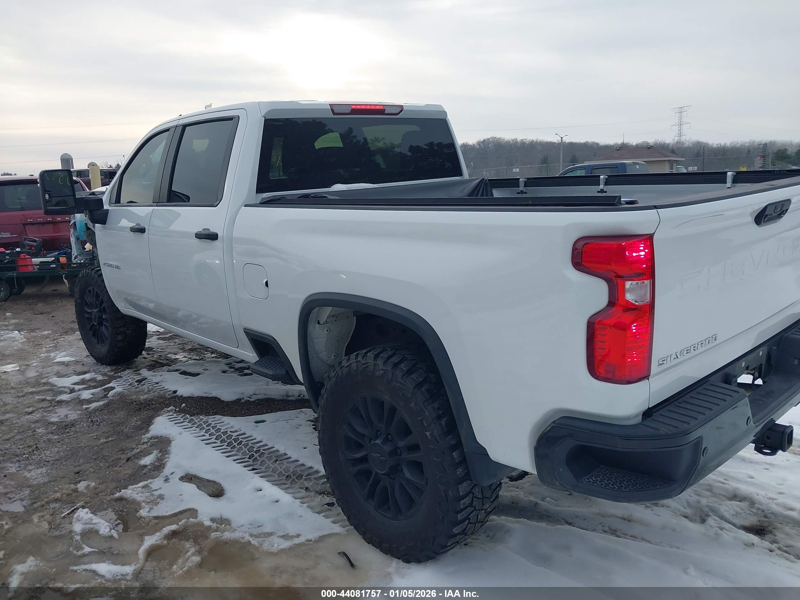 CHEVROLET SILVERADO image 3