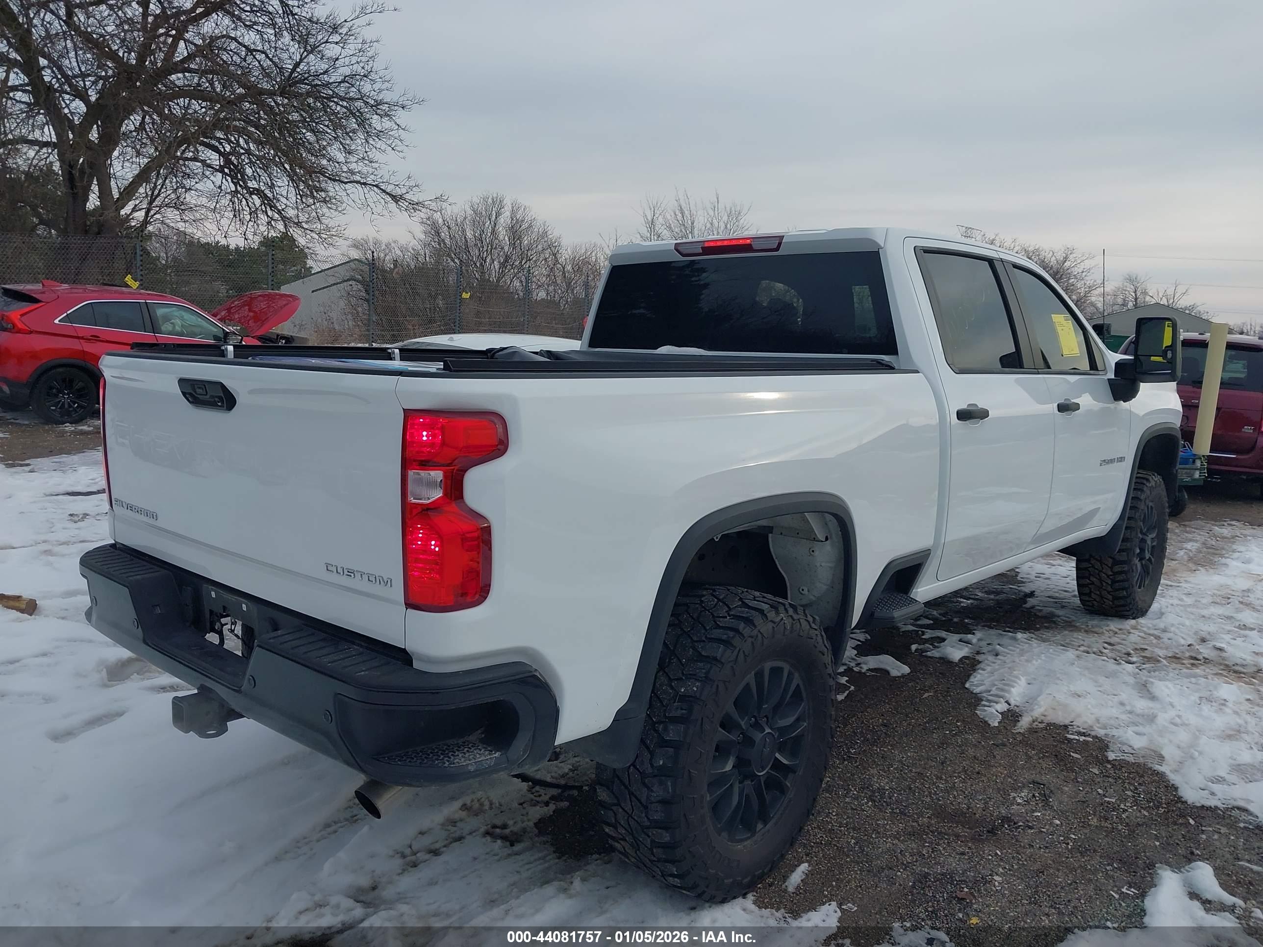 CHEVROLET SILVERADO image 4