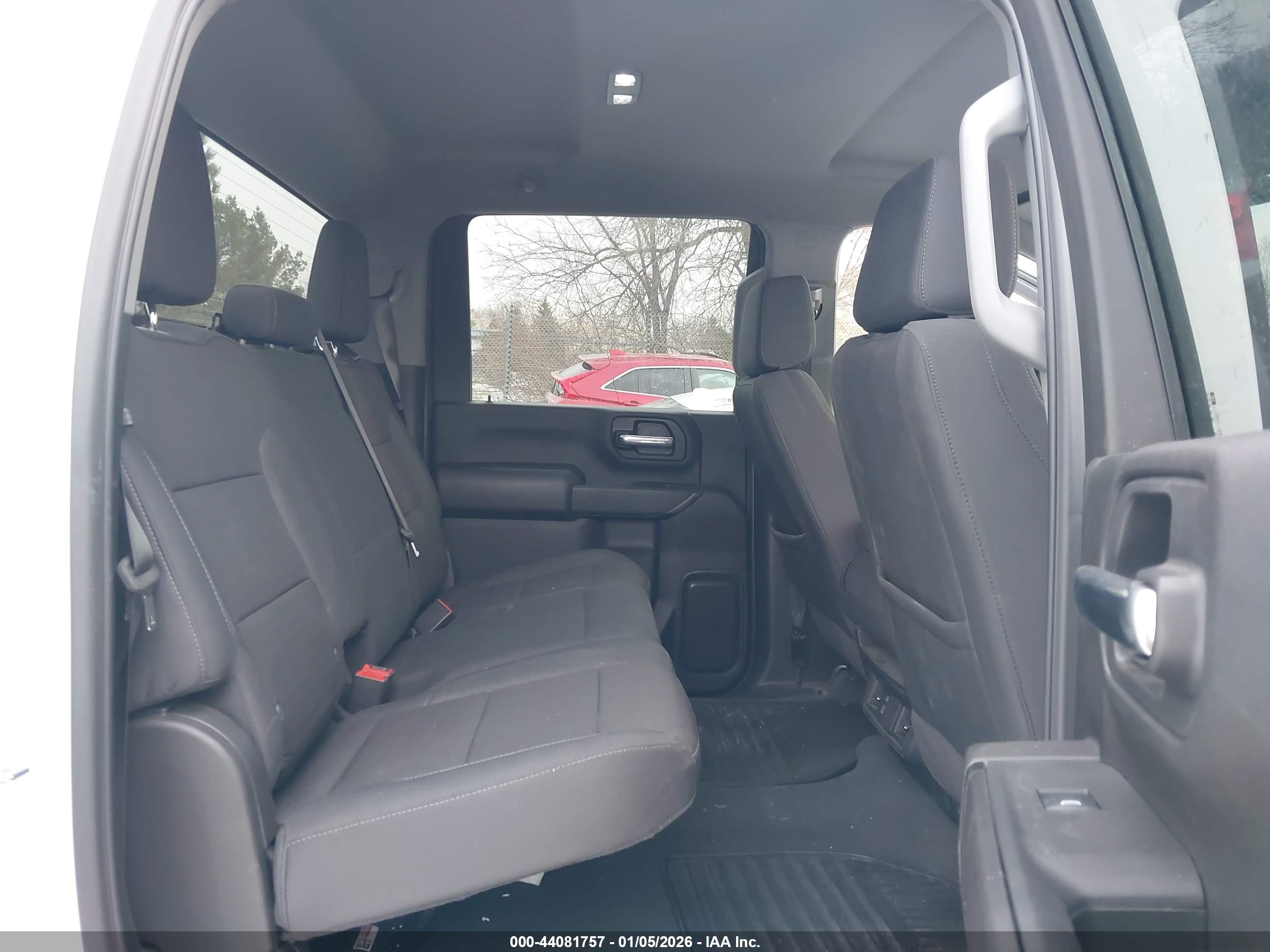 CHEVROLET SILVERADO image 8