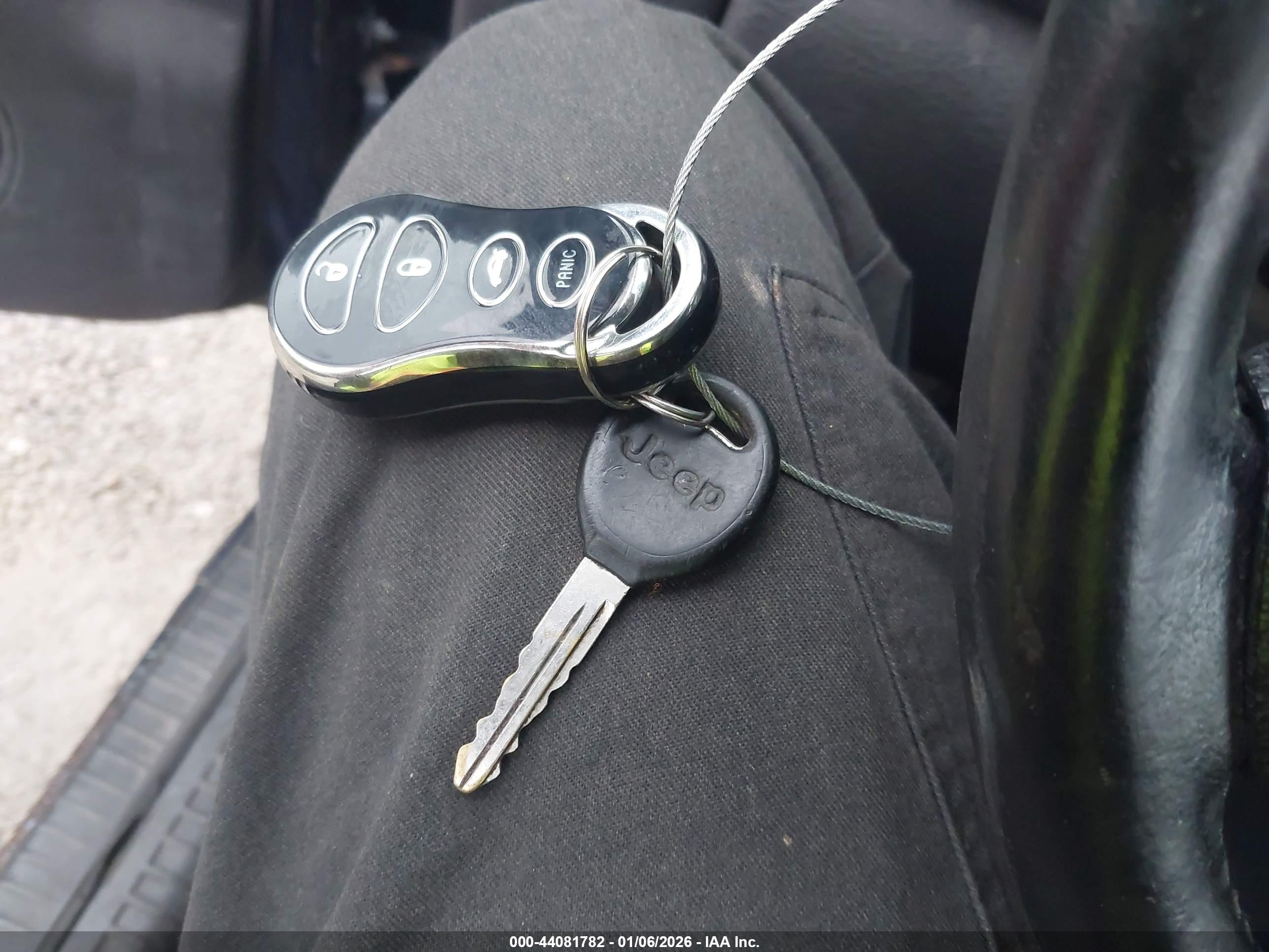 JEEP LIBERTY image 11