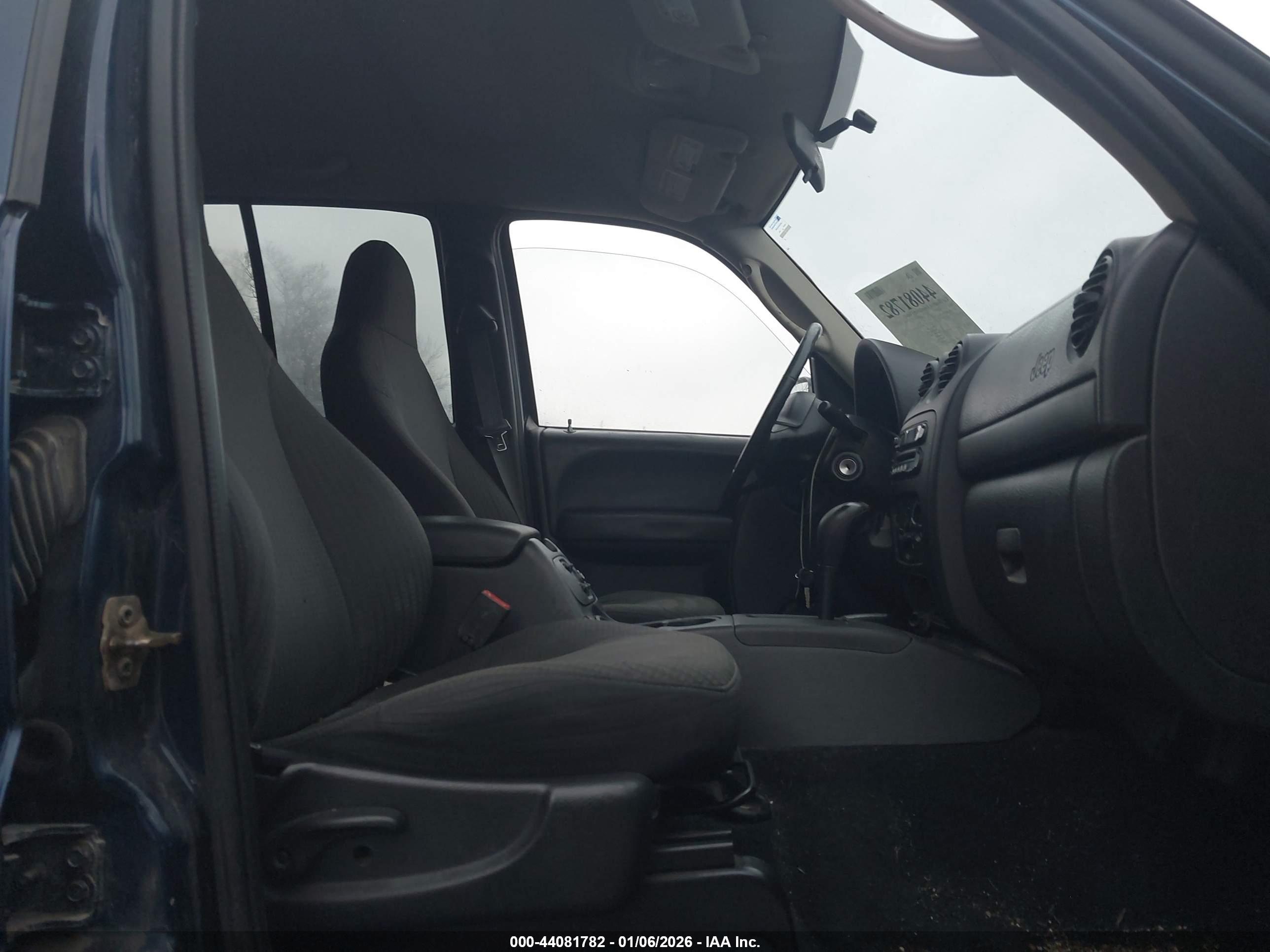 JEEP LIBERTY image 5