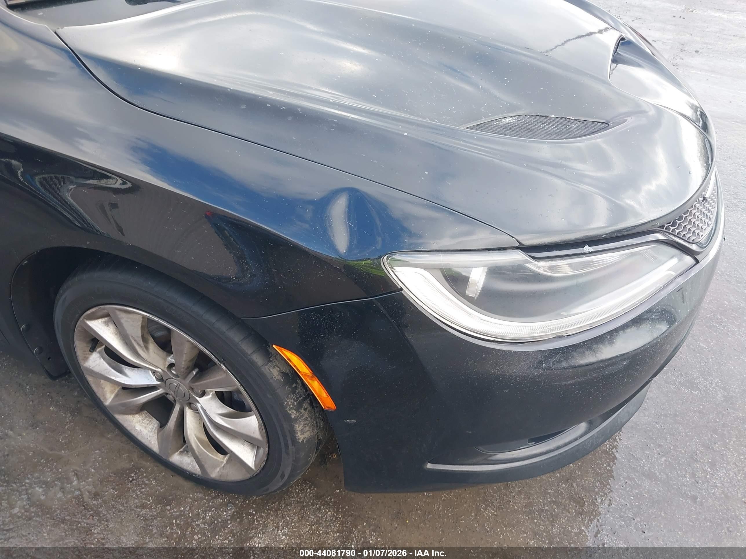 CHRYSLER 200 image 6