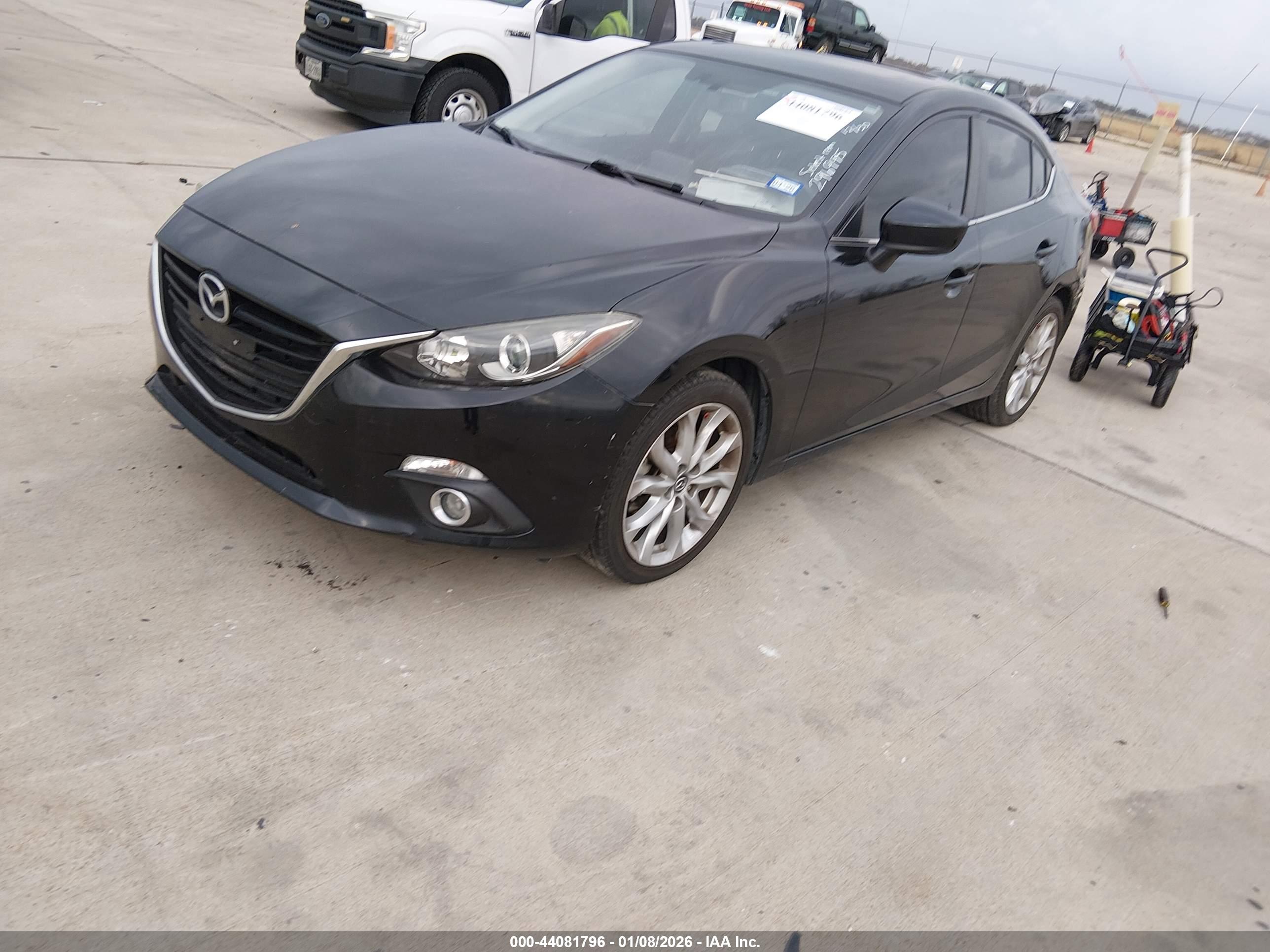 MAZDA MAZDA3 image 2