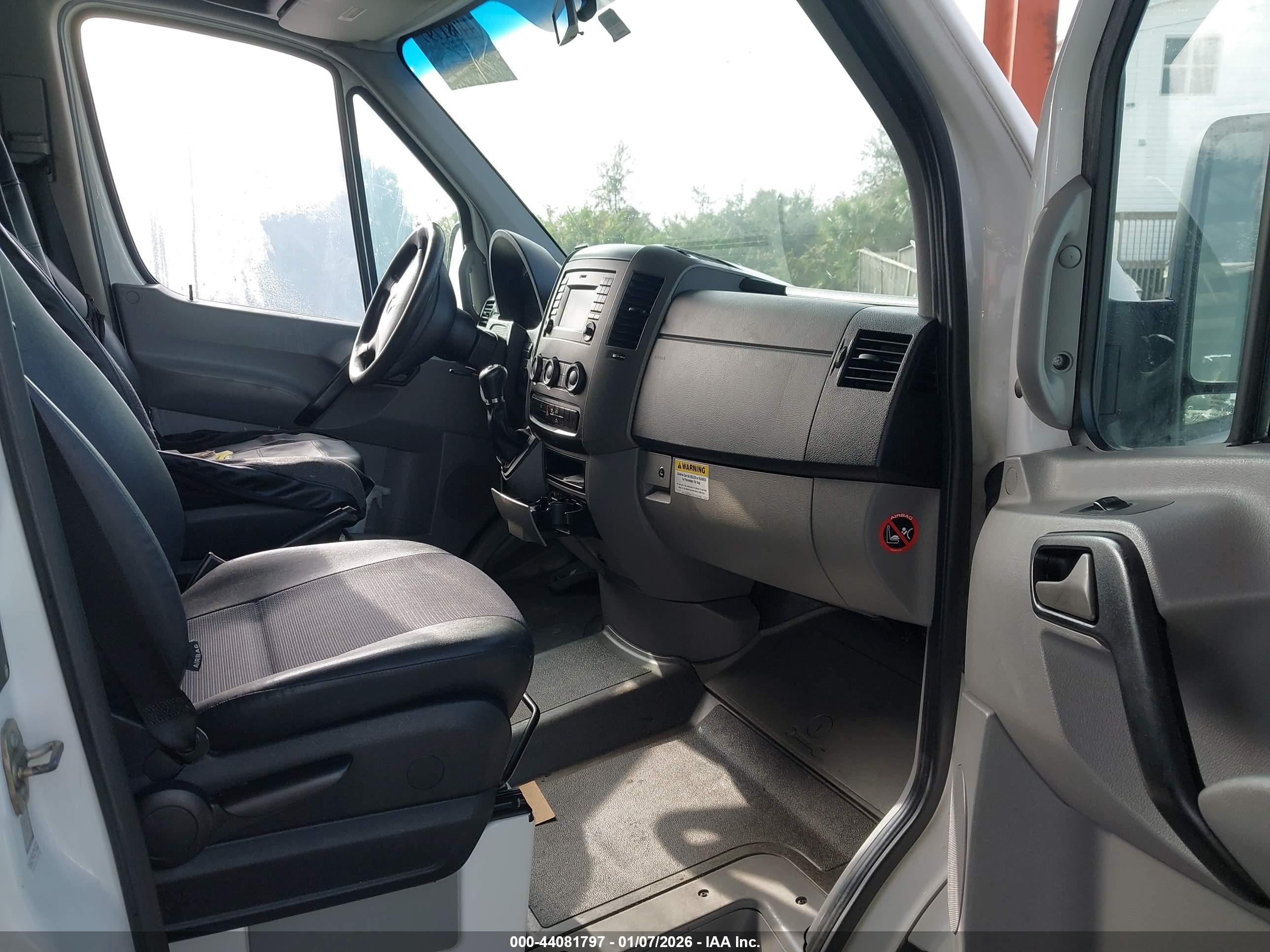 MERCEDES-BENZ SPRINTER image 5