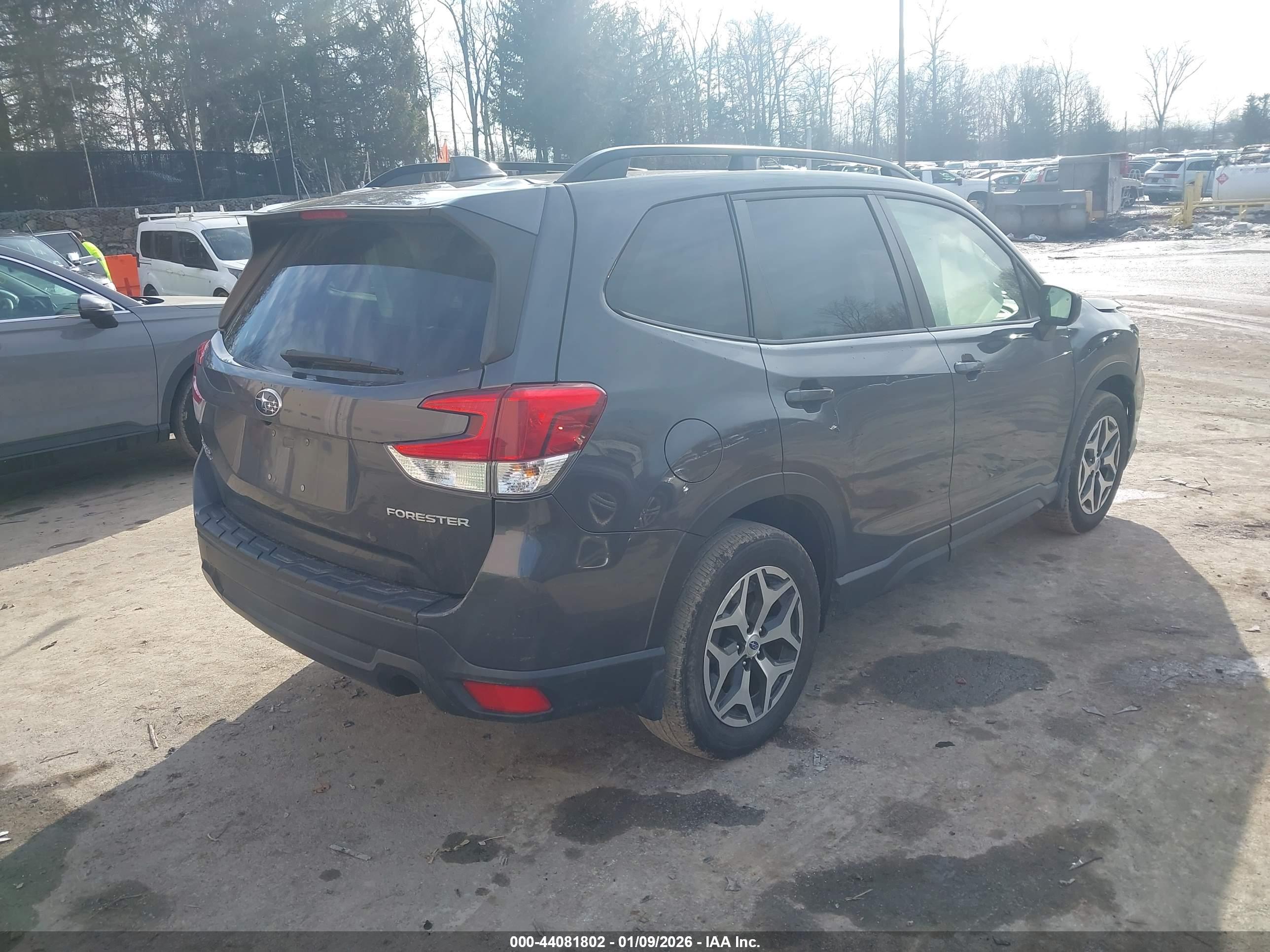 SUBARU FORESTER image 4