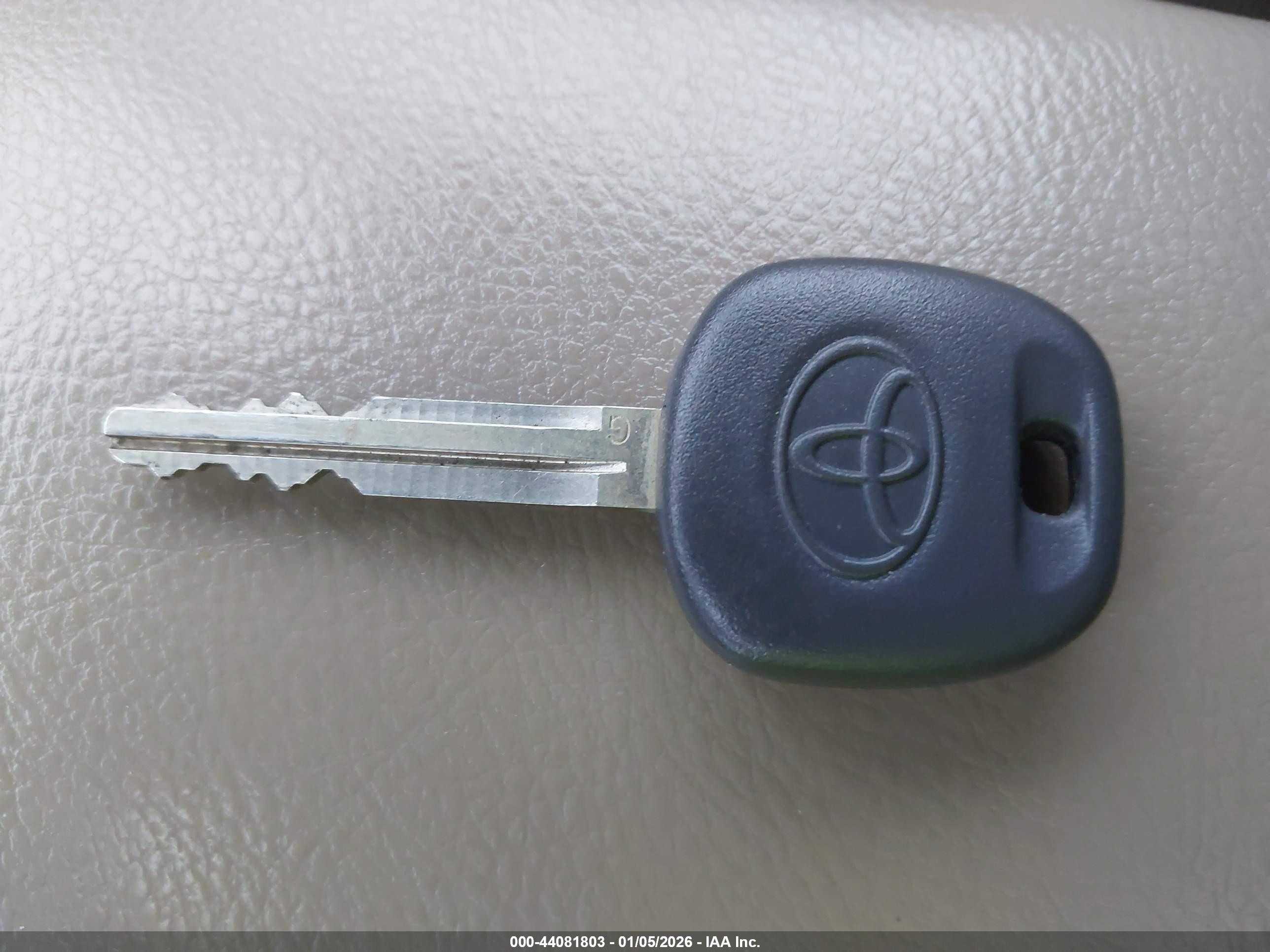 TOYOTA RAV4 image 11