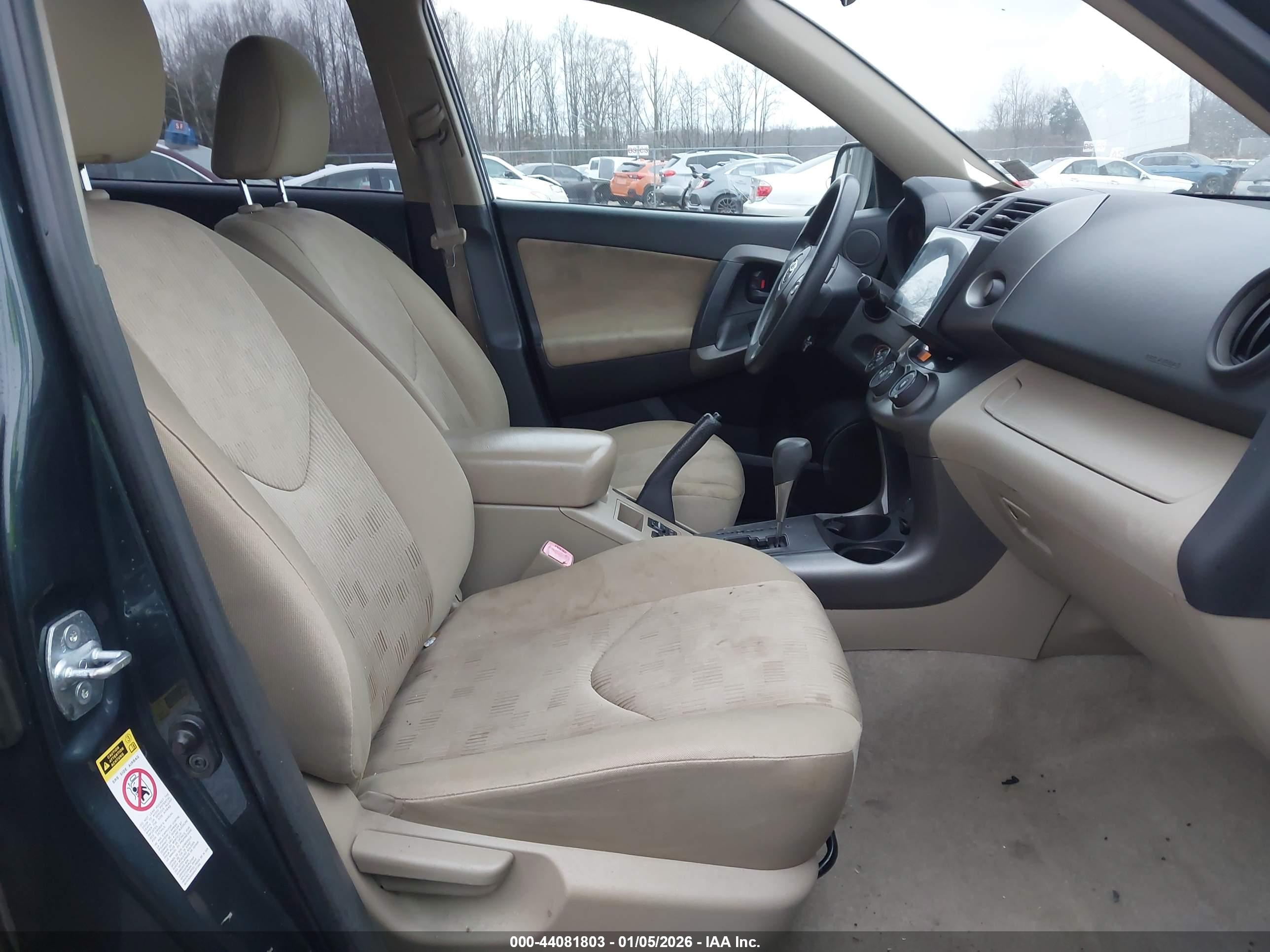 TOYOTA RAV4 image 5