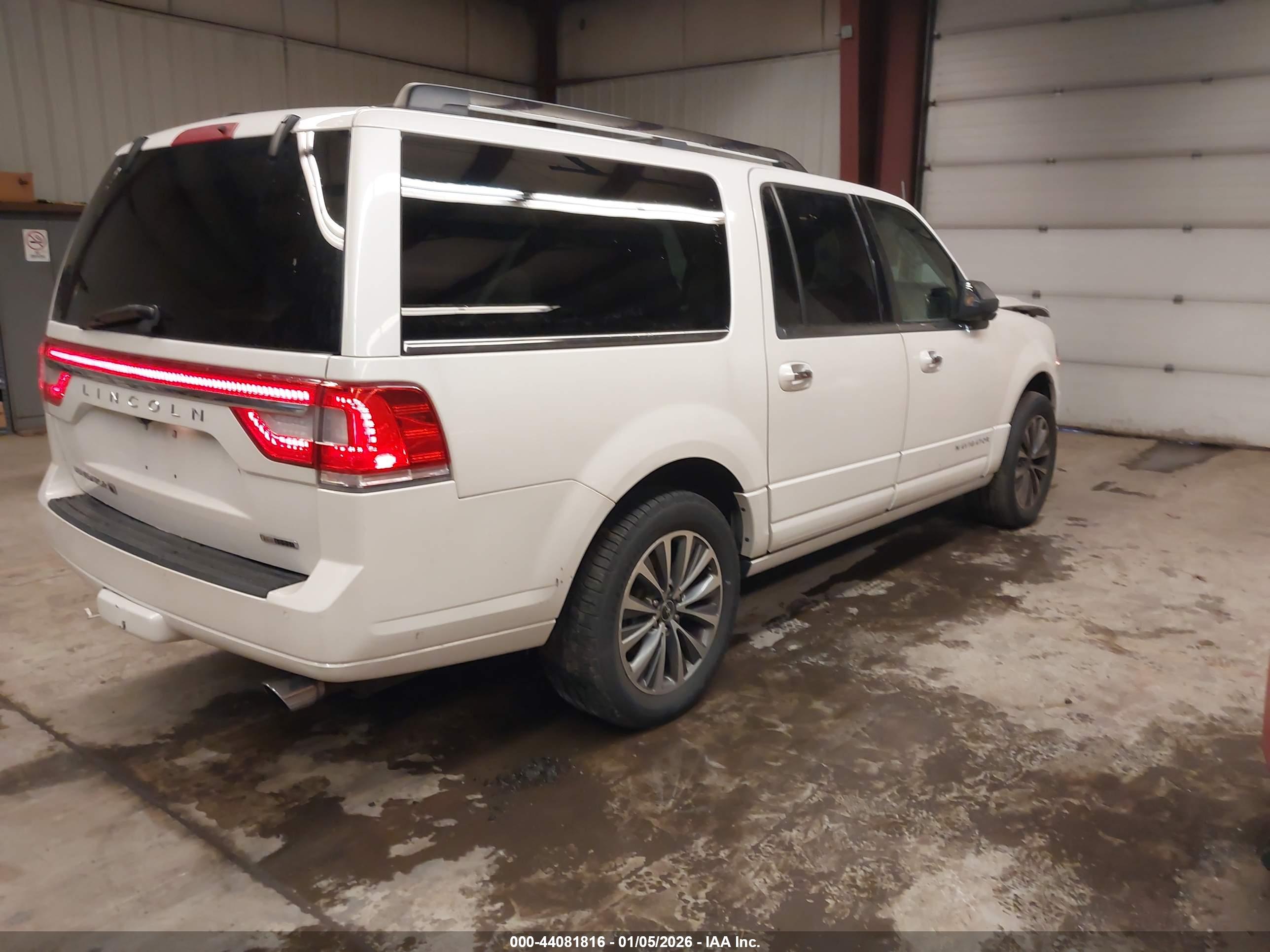 LINCOLN NAVIGATOR image 4