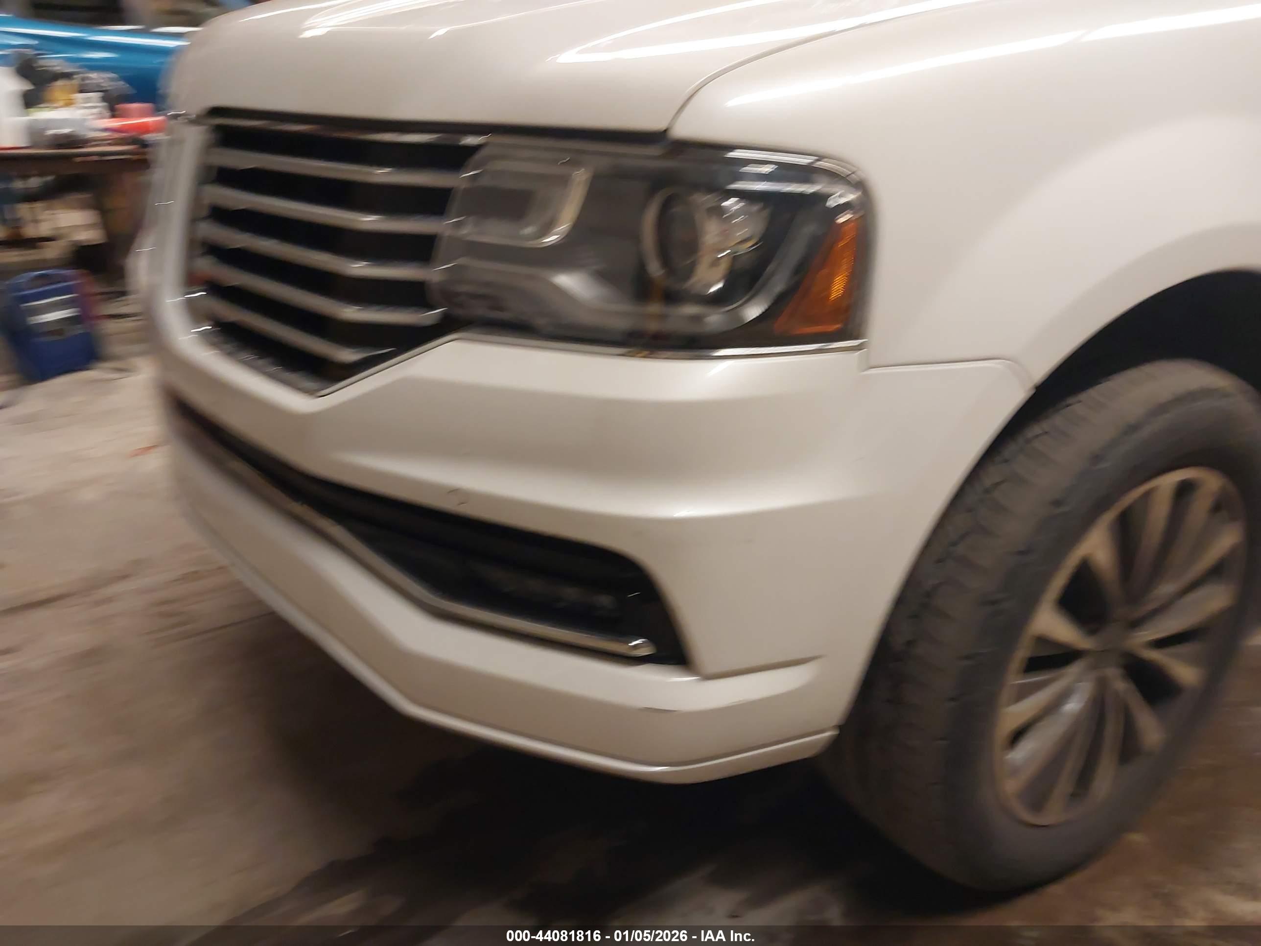 LINCOLN NAVIGATOR image 6