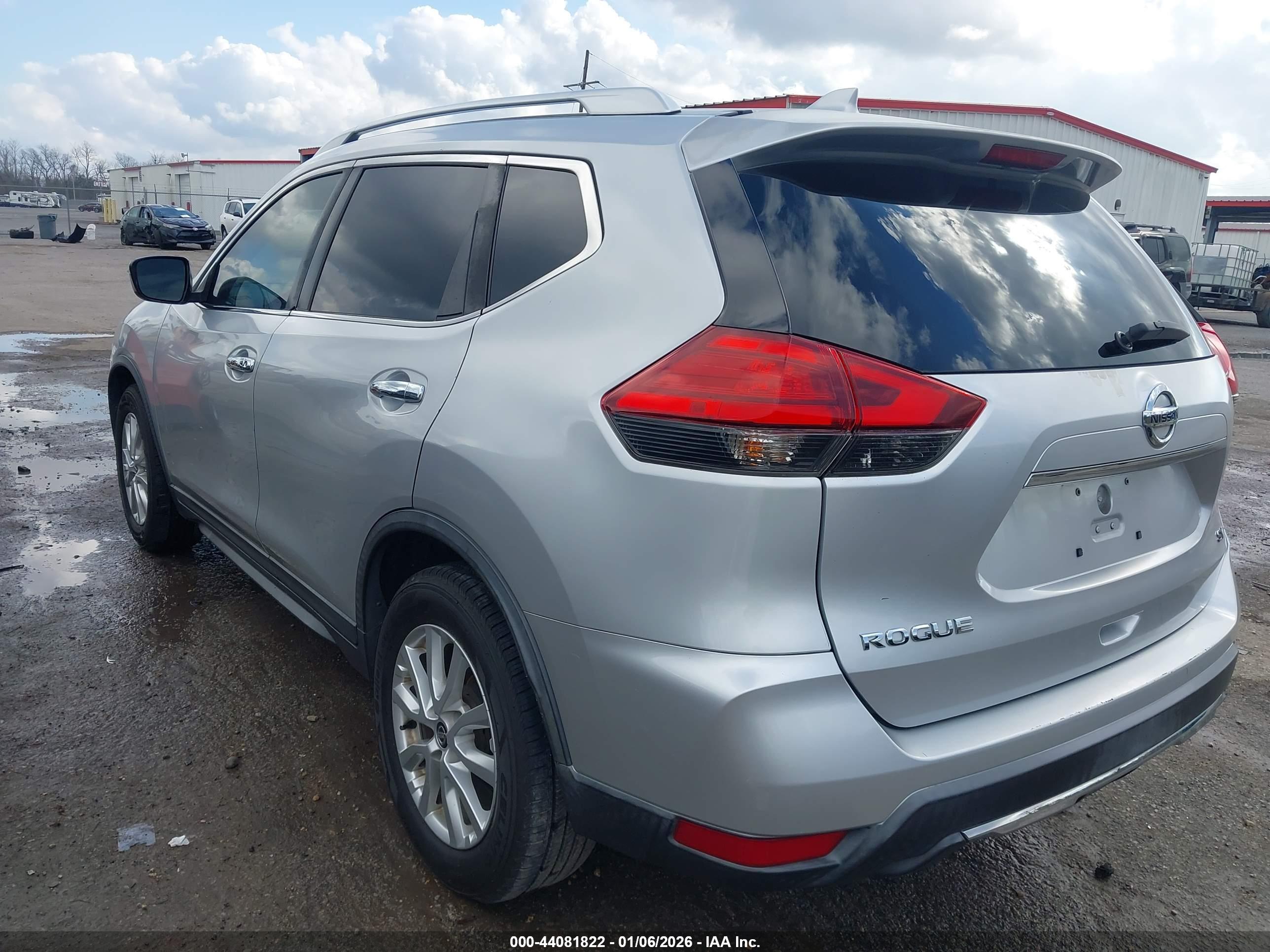 NISSAN ROGUE image 3