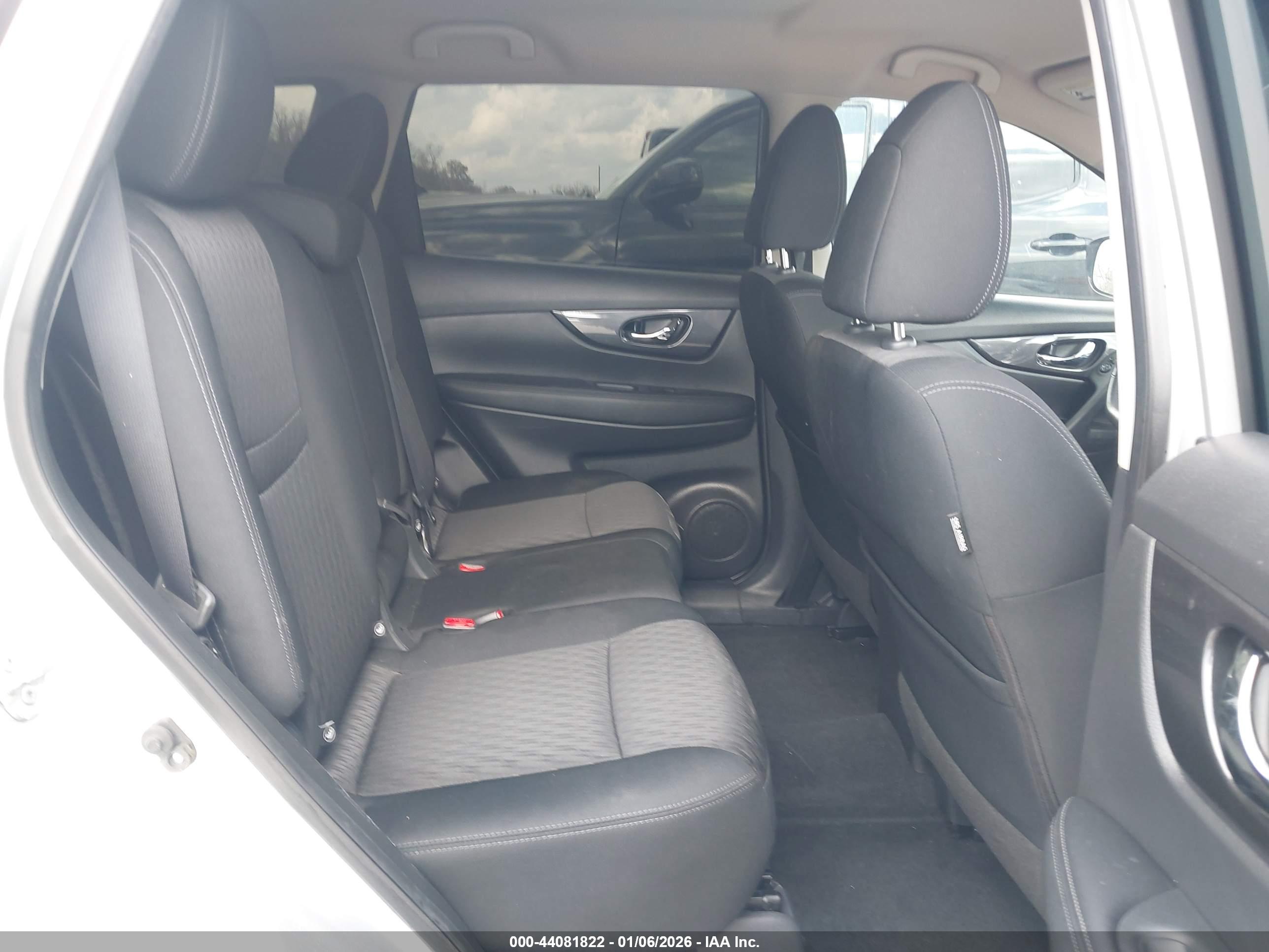 NISSAN ROGUE image 8