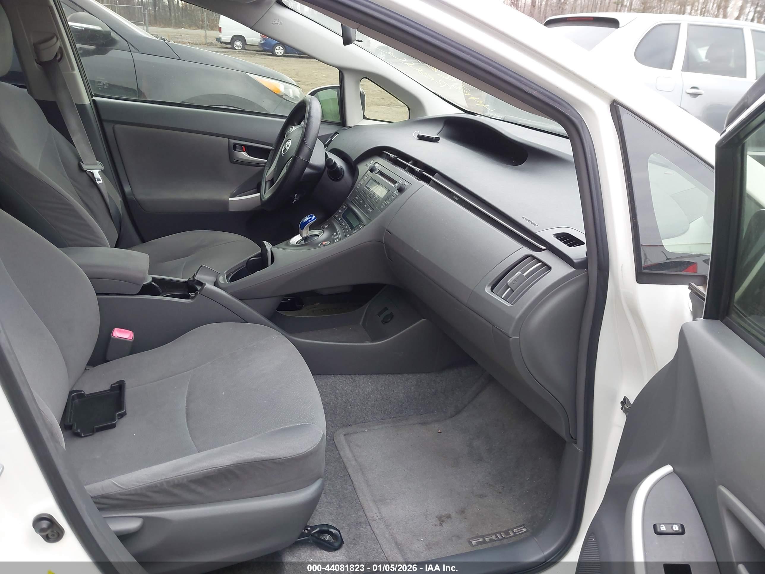 TOYOTA PRIUS image 5