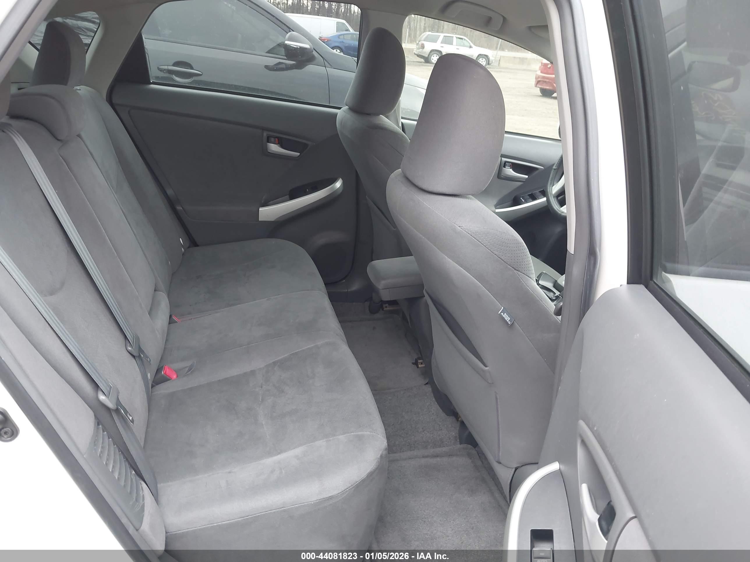 TOYOTA PRIUS image 8