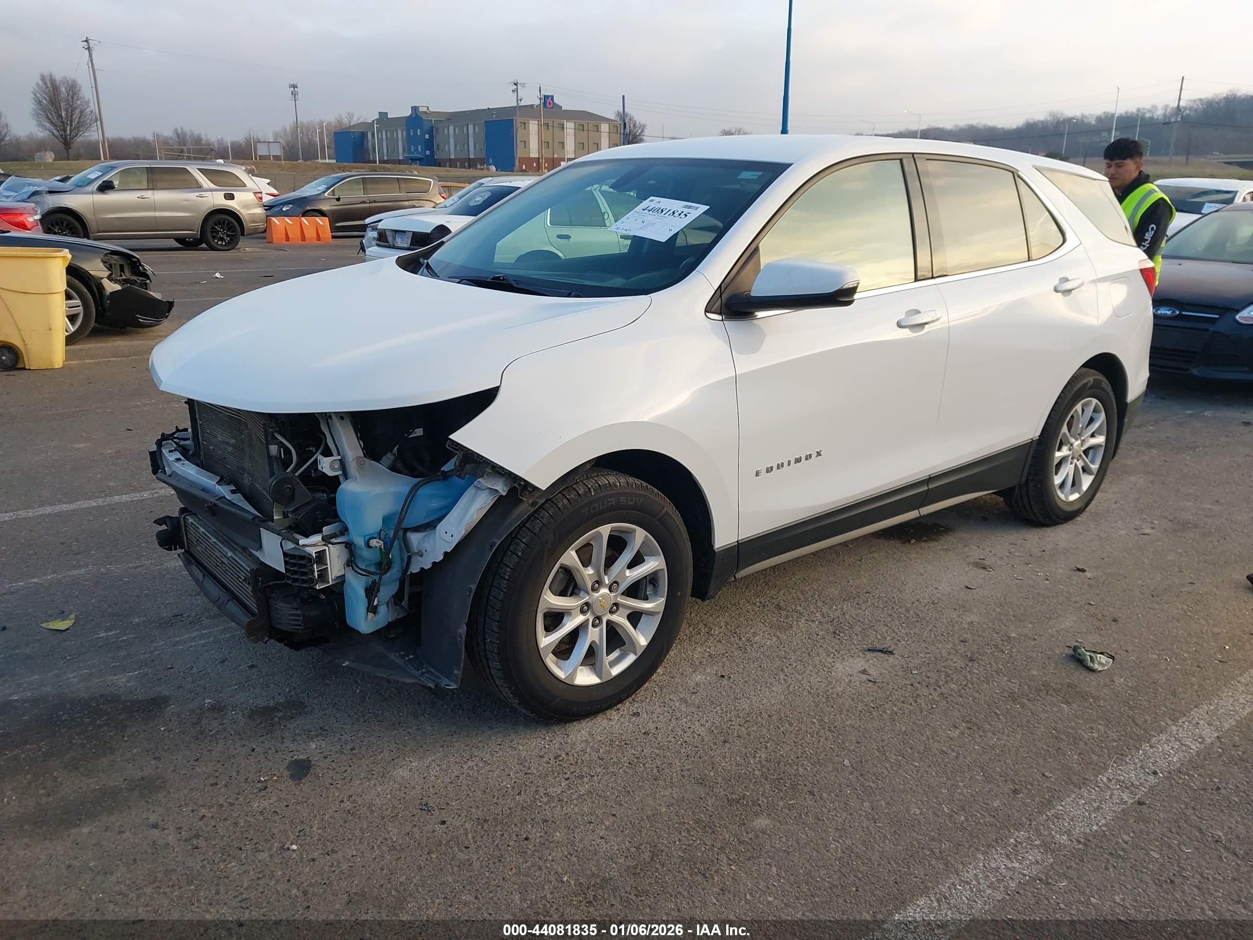 CHEVROLET EQUINOX image 2