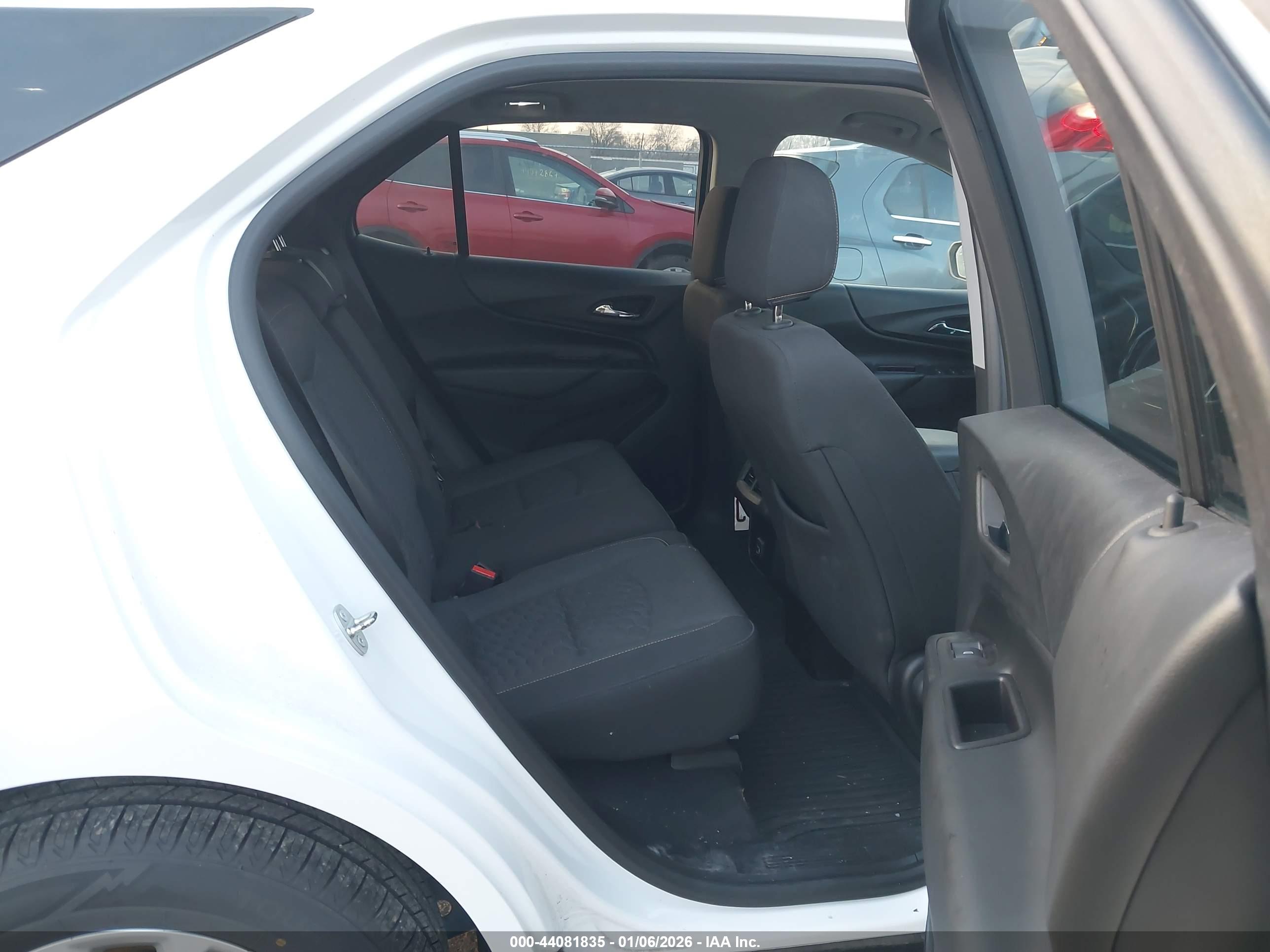 CHEVROLET EQUINOX image 8