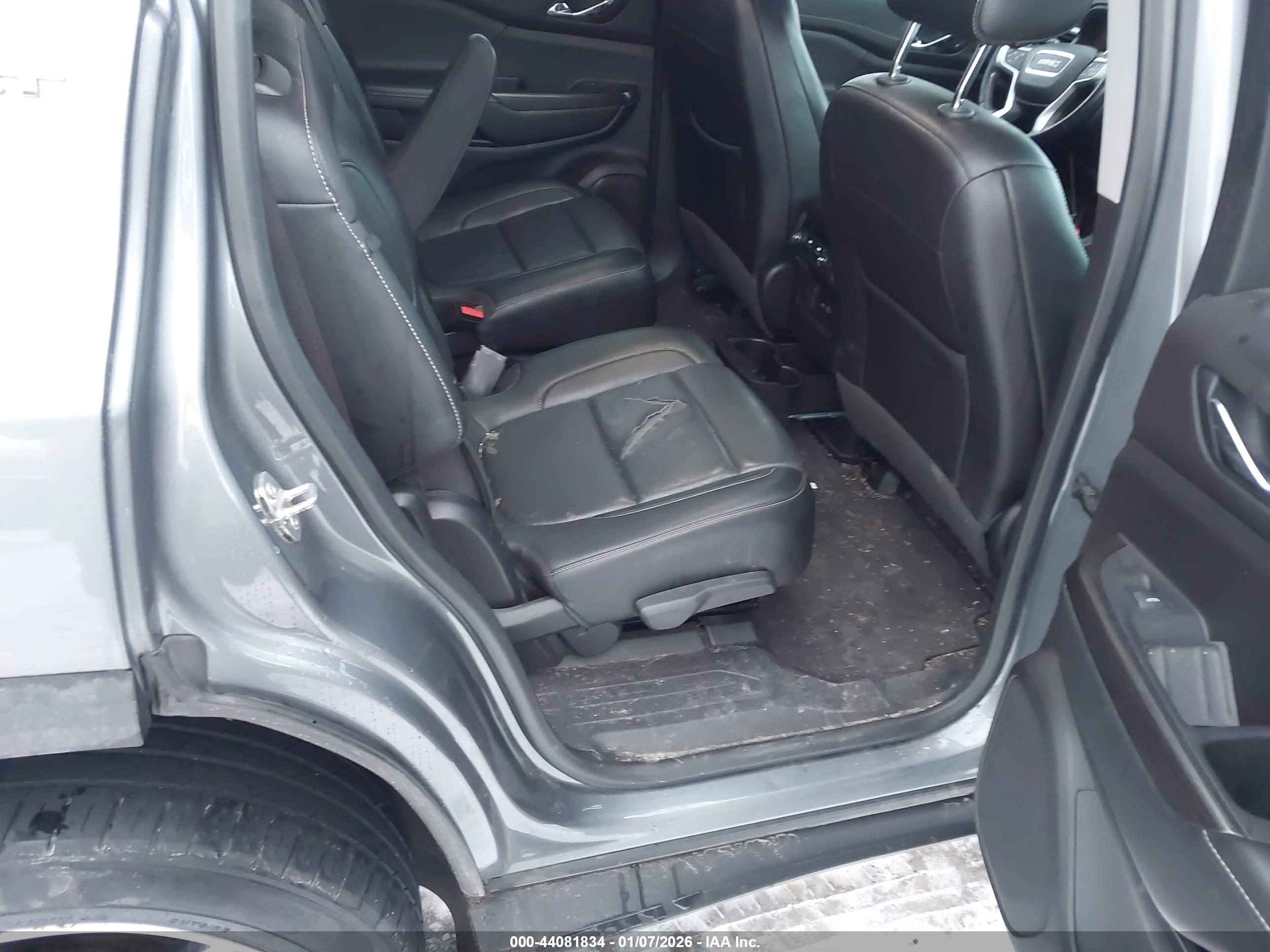 GMC ACADIA image 8