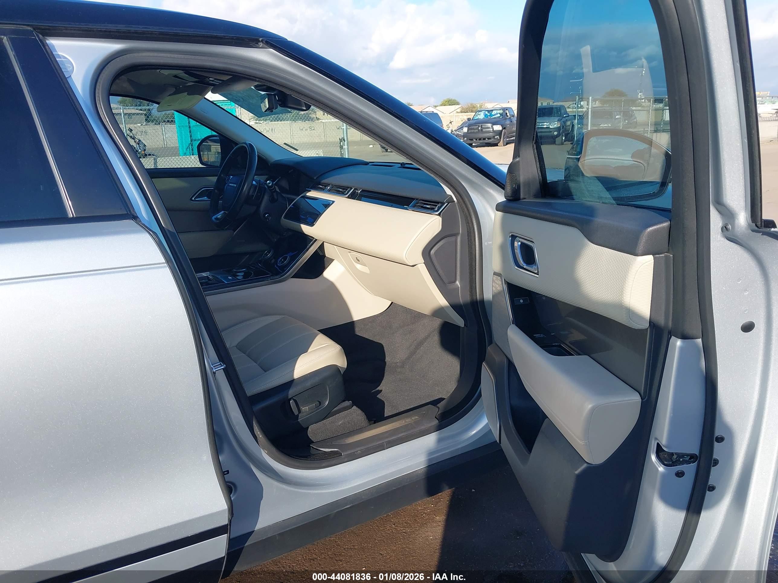 LAND ROVER image 5