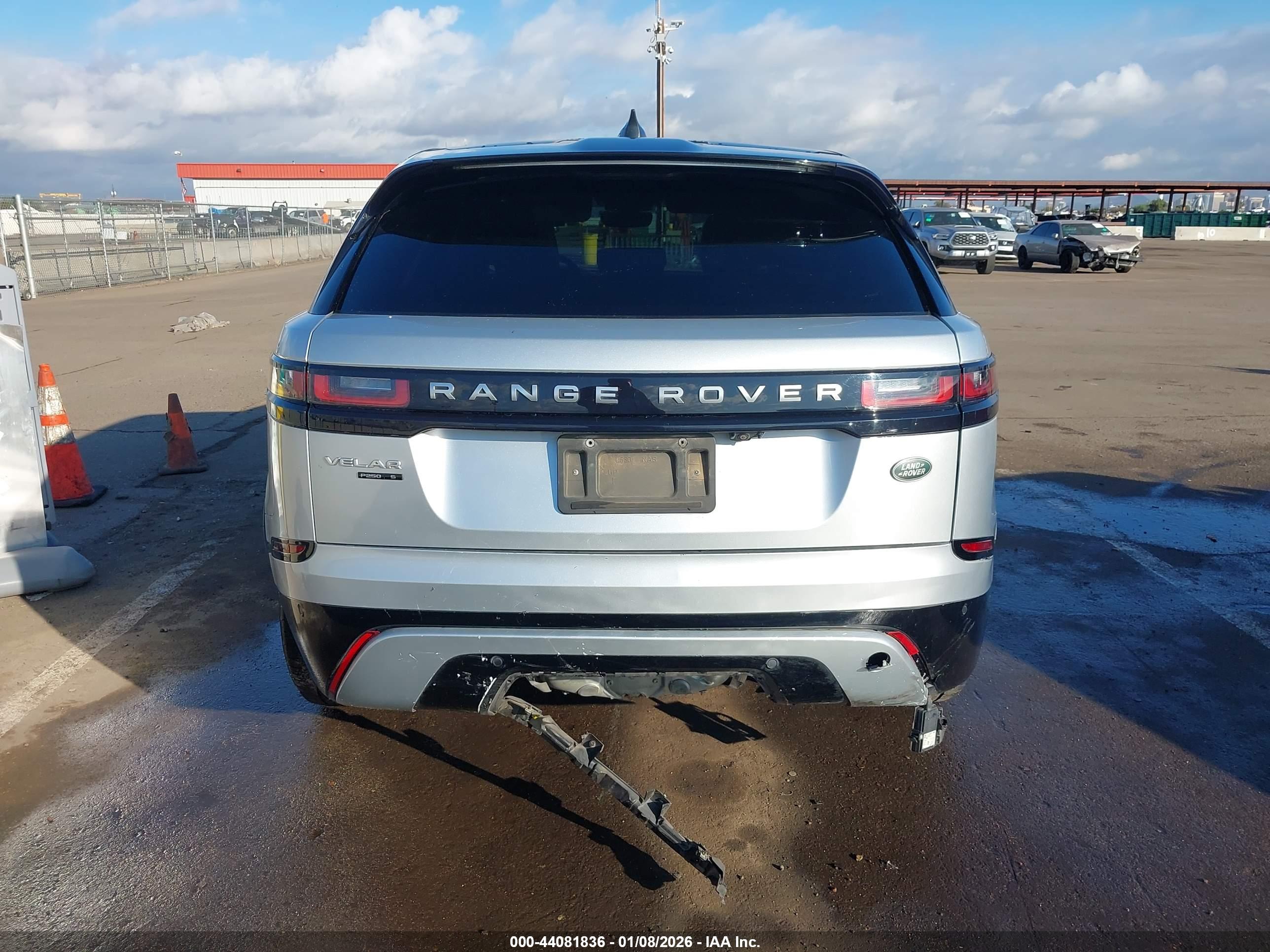LAND ROVER image 6