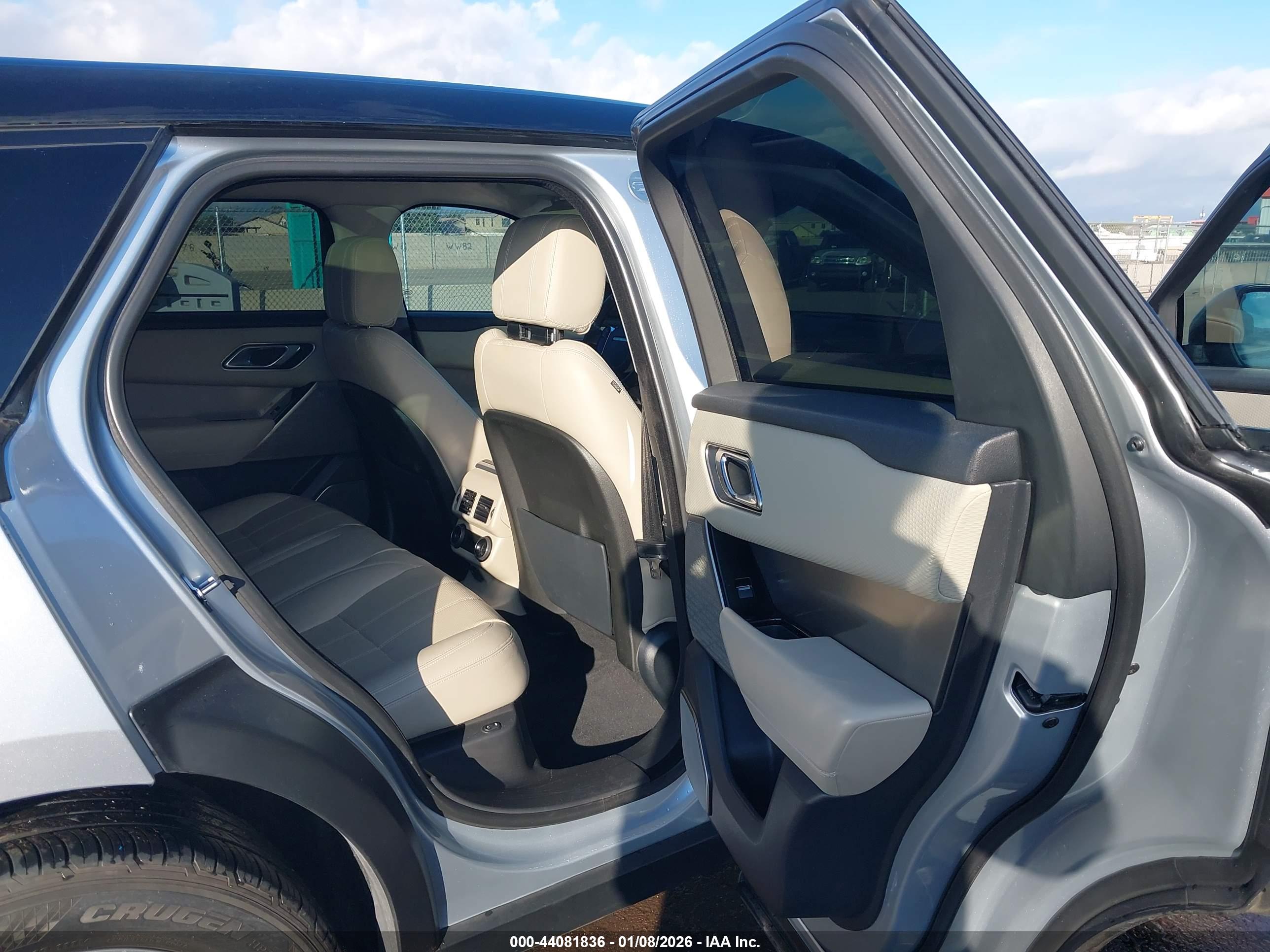 LAND ROVER image 8